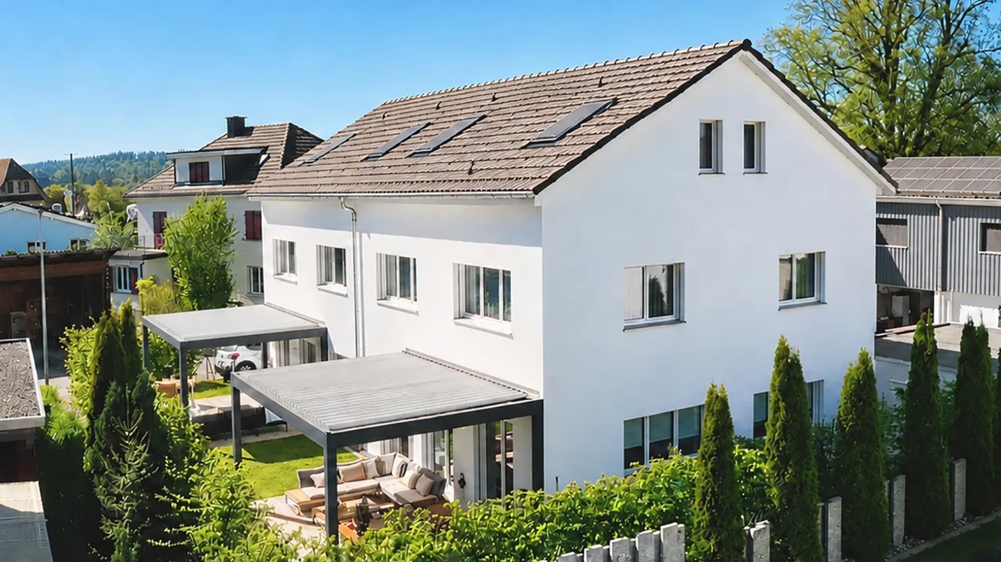 Casa ben tenuta con comfort, giardino e pergola - Foto 1 di 9