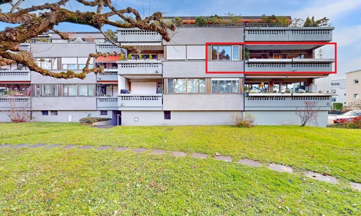 Central 4.5-room apartment with balcony and private washing tower - Photo 1 of 11