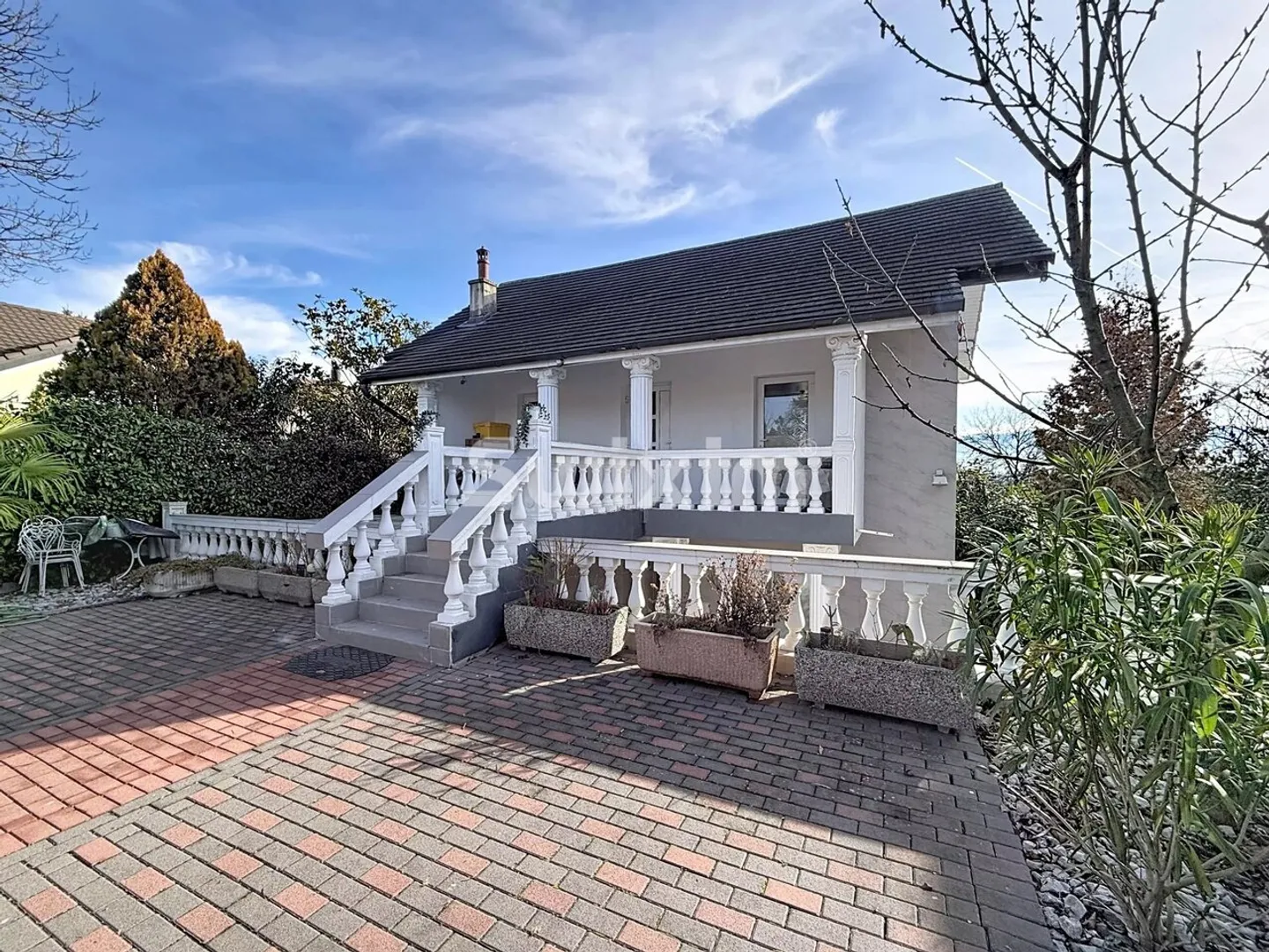 Investment Building in Vernier - Photo 1 of 5