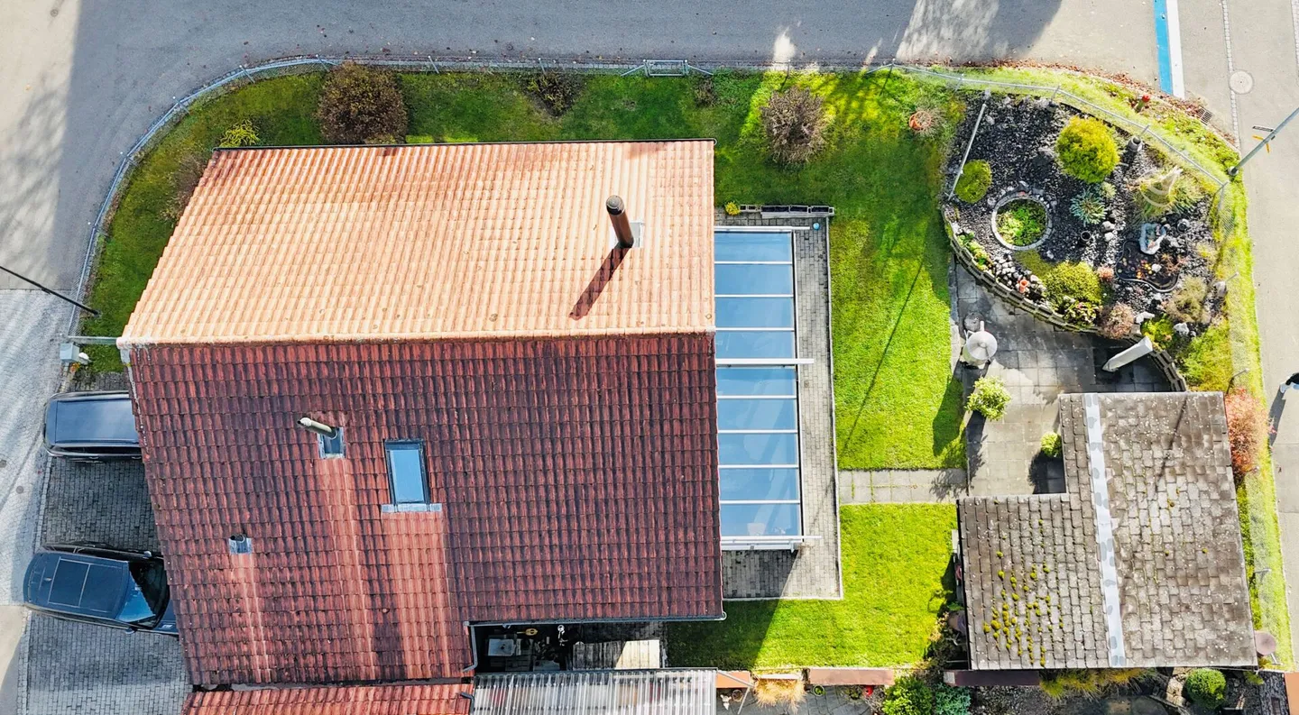 Affascinante casa unifamiliare di 5,5 stanze - Il fascino rurale incontra la sostenibilità moderna - Foto 5 di 16