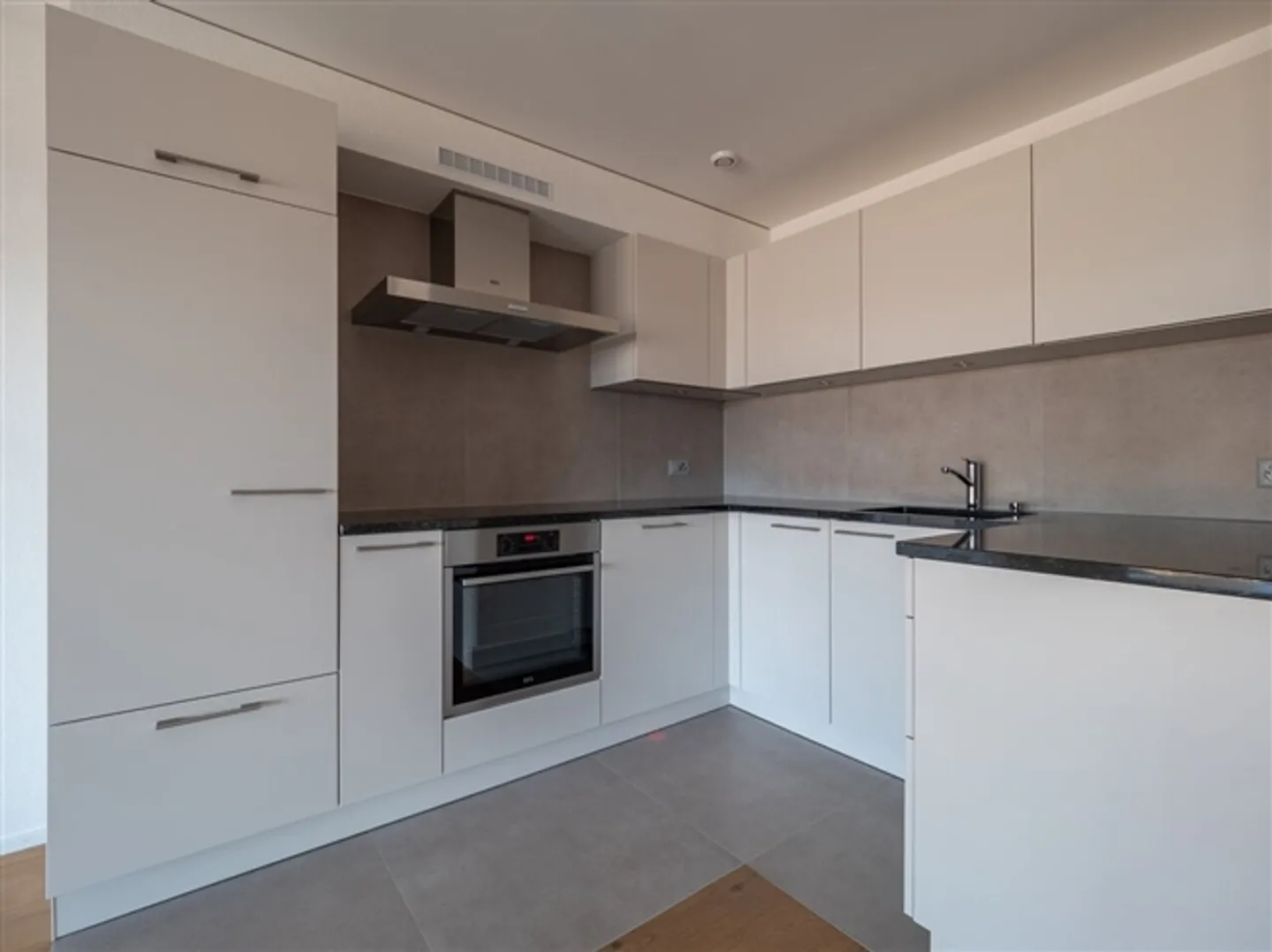 Appartement 2.5 pièces au rez-de-chaussée ! - Photo 4 sur 9