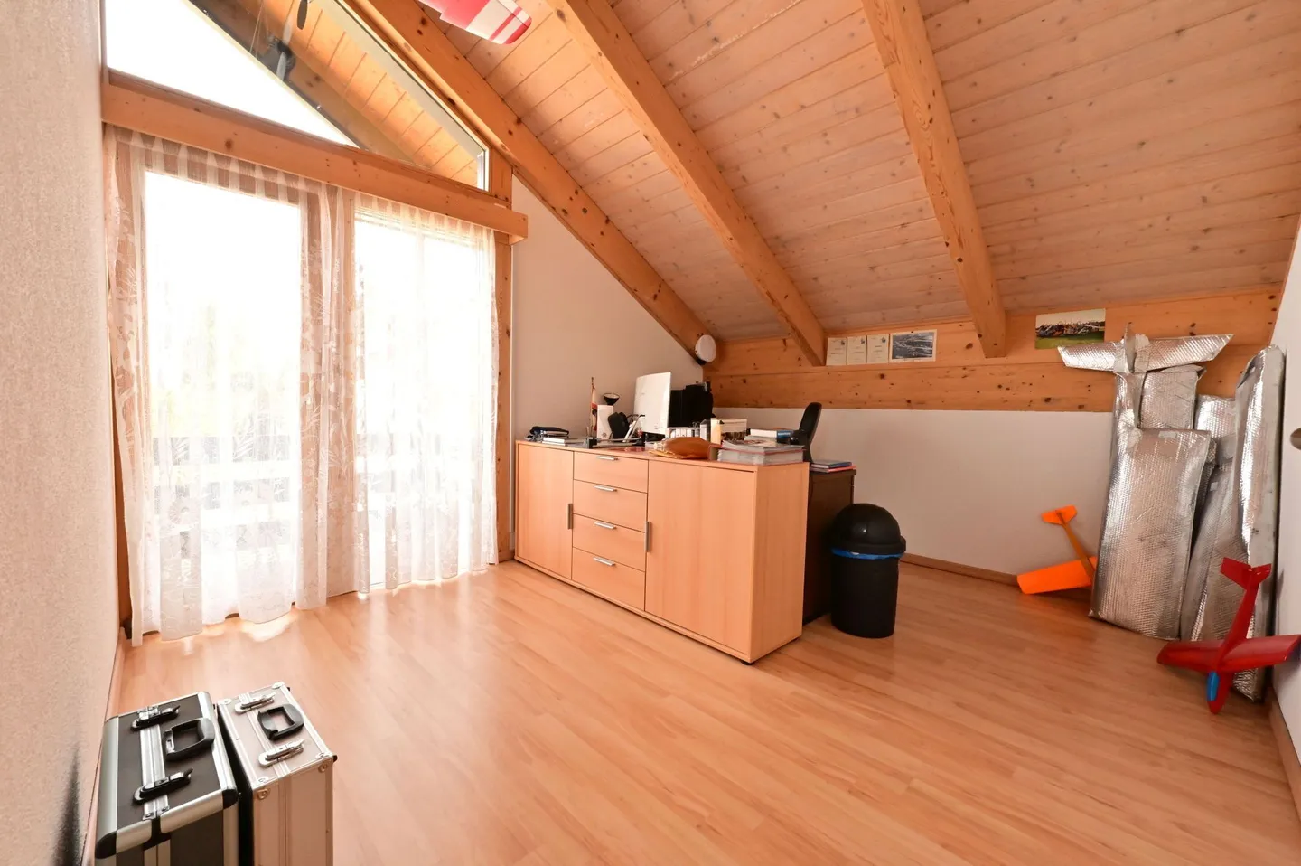 Affascinante casa unifamiliare di 5,5 stanze - Il fascino rurale incontra la sostenibilità moderna - Foto 14 di 16