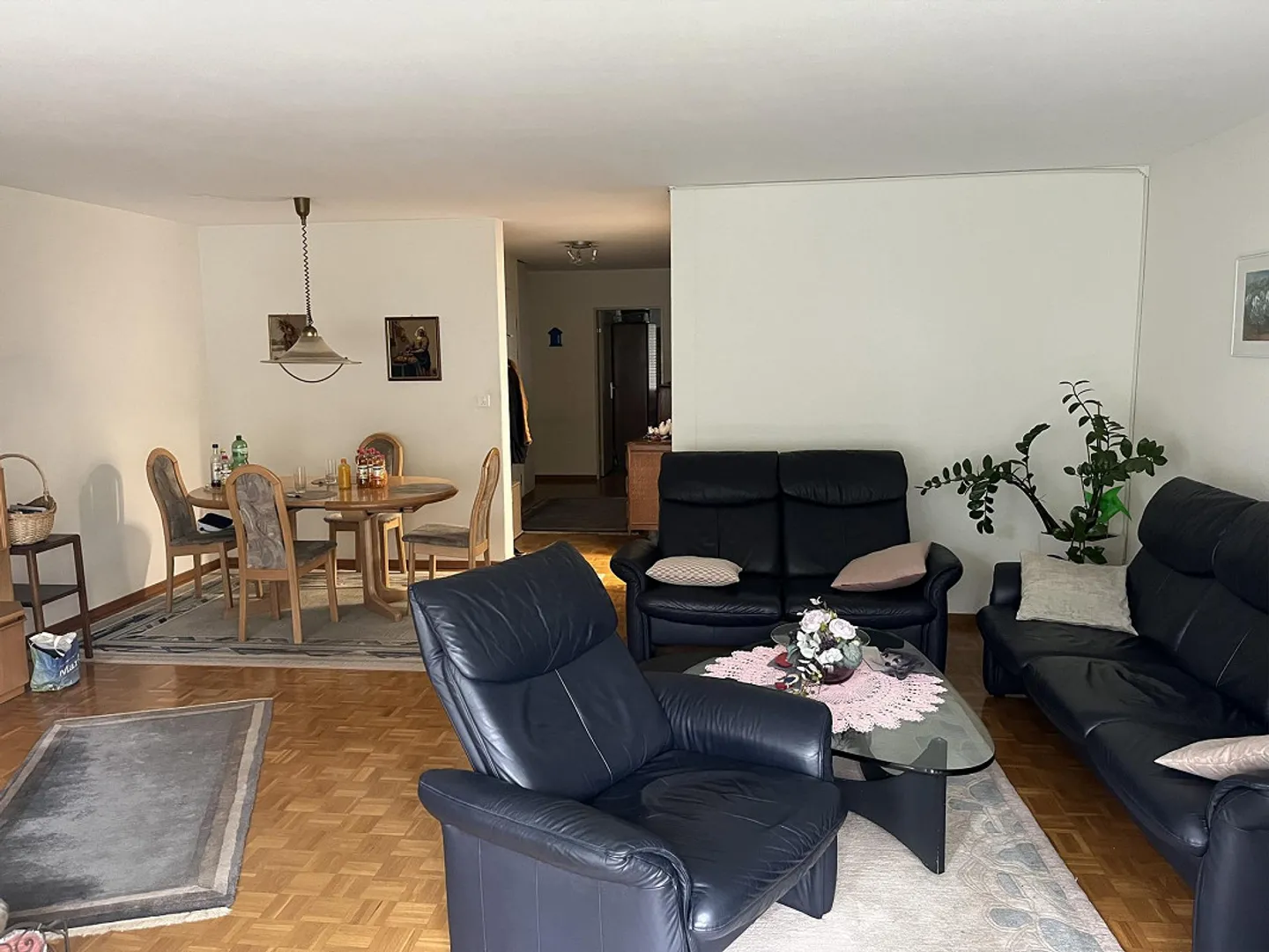 Geräumige 4.5-Zimmer-Wohnung mit Balkon und Garage in Neuenhof - Foto 1 von 12