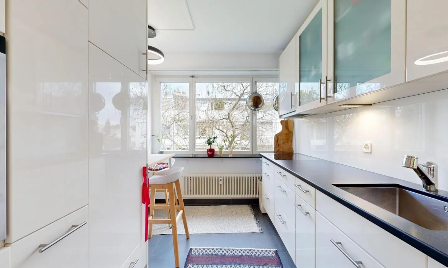 Central 4.5-room apartment with balcony and private washing tower - Photo 5 of 11