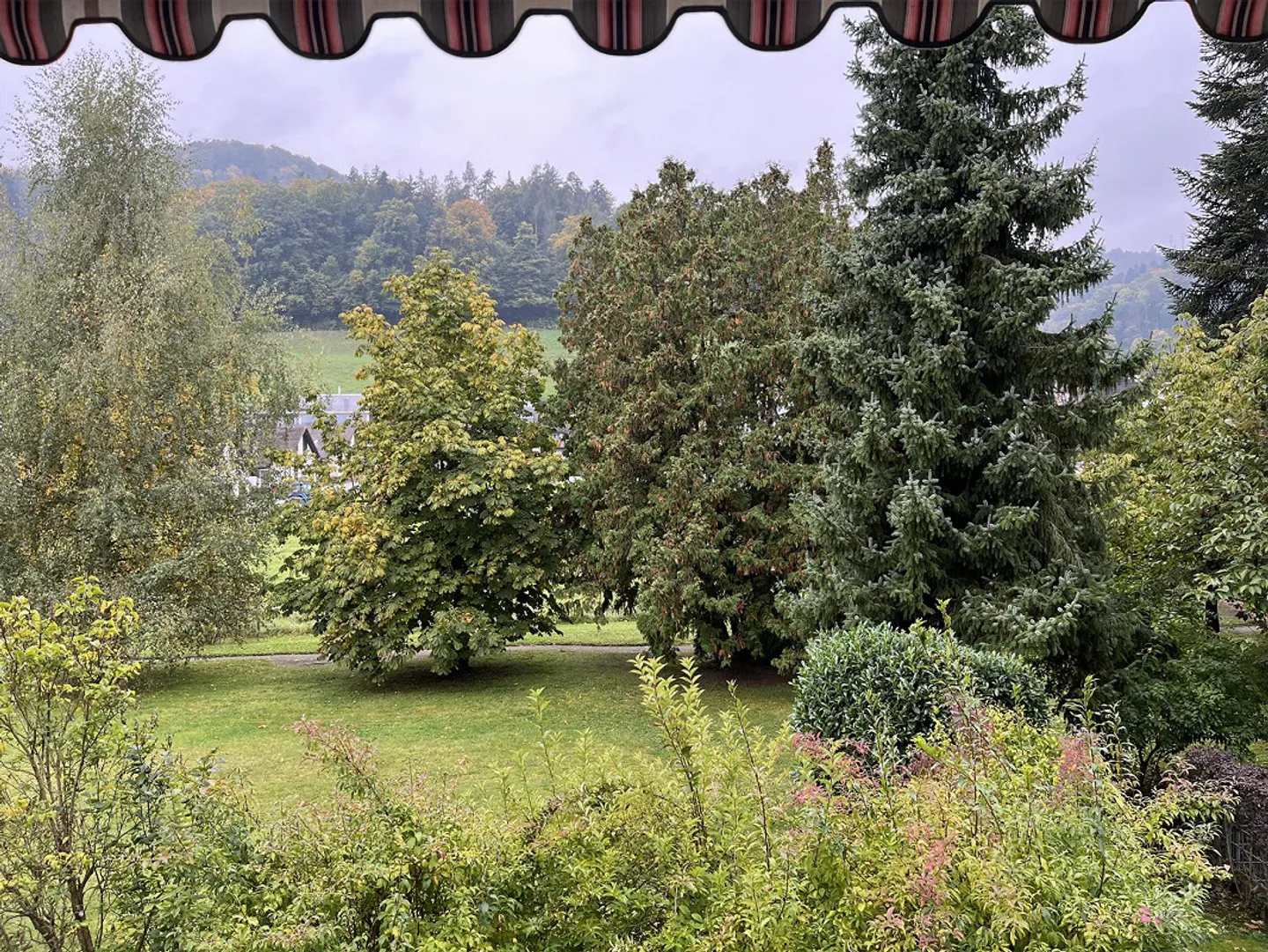 Geräumige 4.5-Zimmer-Wohnung mit Balkon und Garage in Neuenhof - Foto 10 von 12