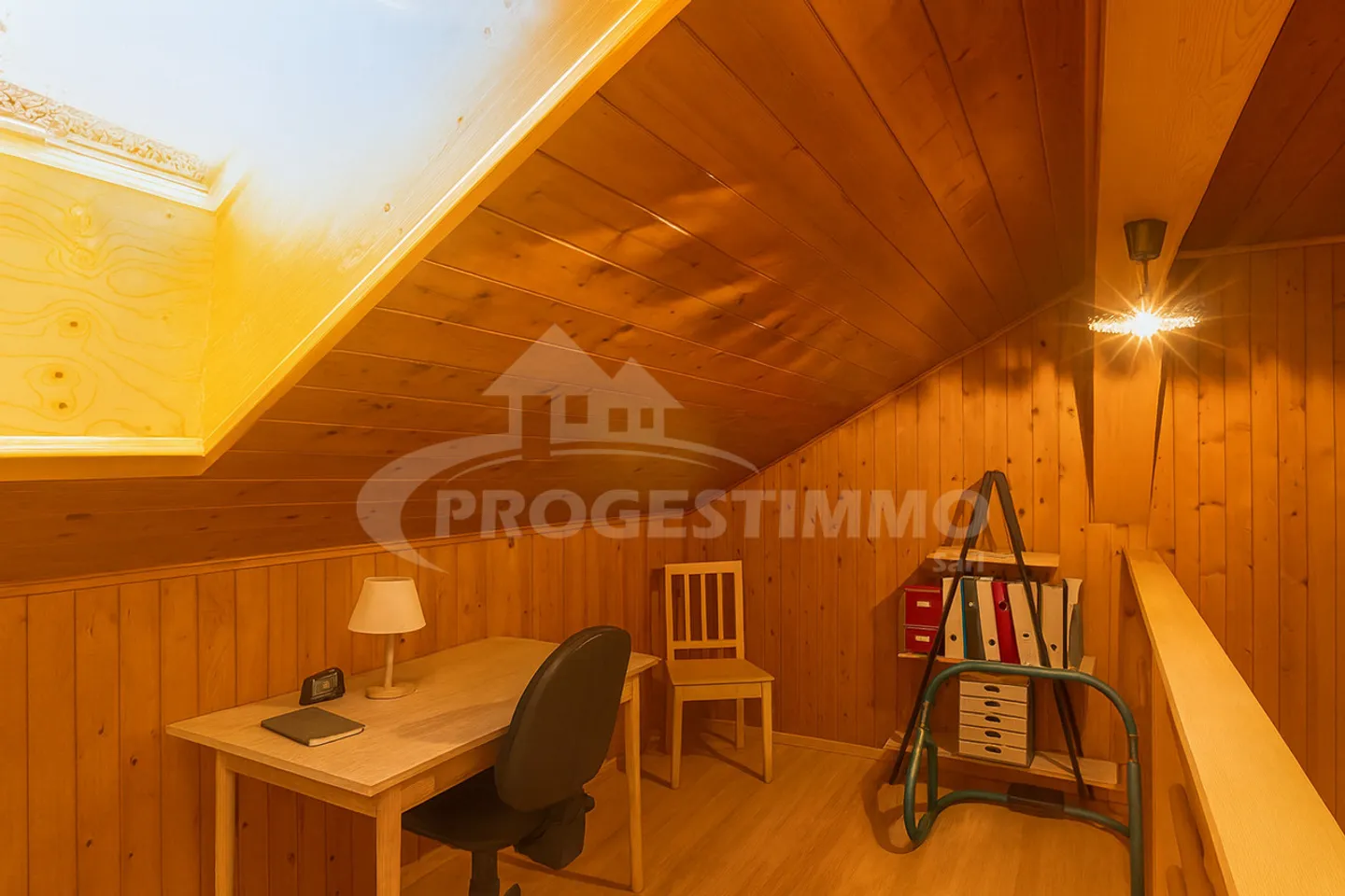 CHALET AUTENTICO E AFFASCINANTE DI 5,5 STANZE - Foto 2 di 13