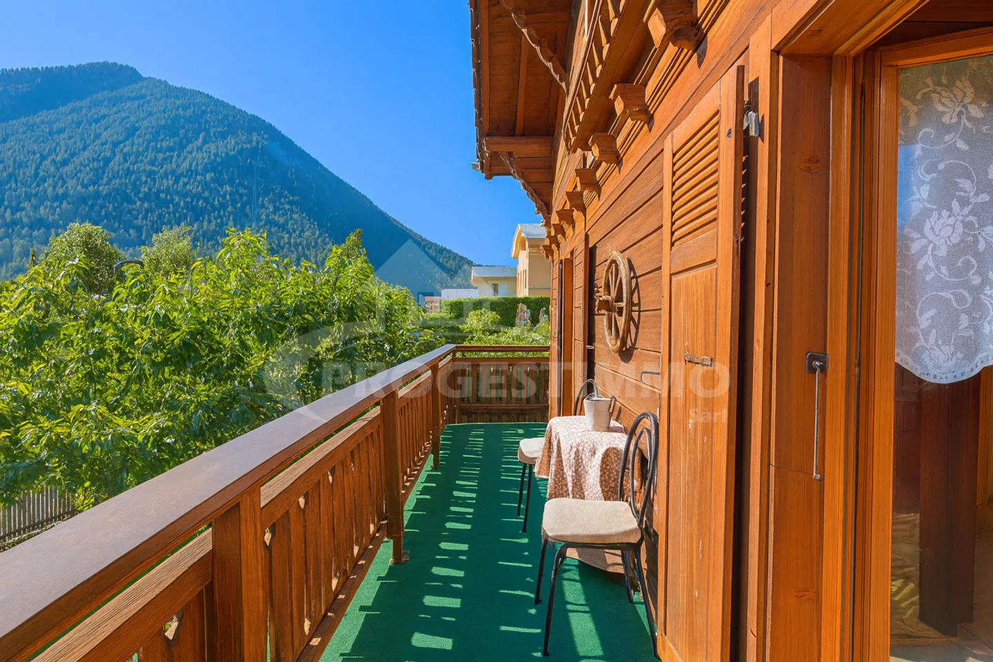 CHALET AUTENTICO E AFFASCINANTE DI 5,5 STANZE - Foto 6 di 13