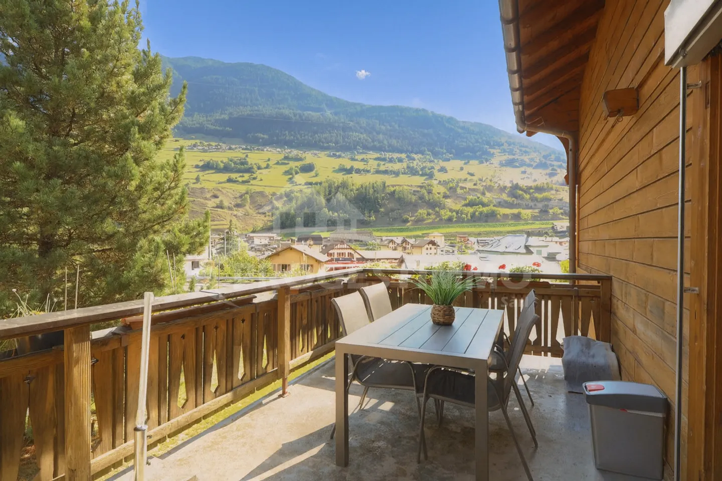 CHALET AUTENTICO E AFFASCINANTE DI 5,5 STANZE - Foto 10 di 13