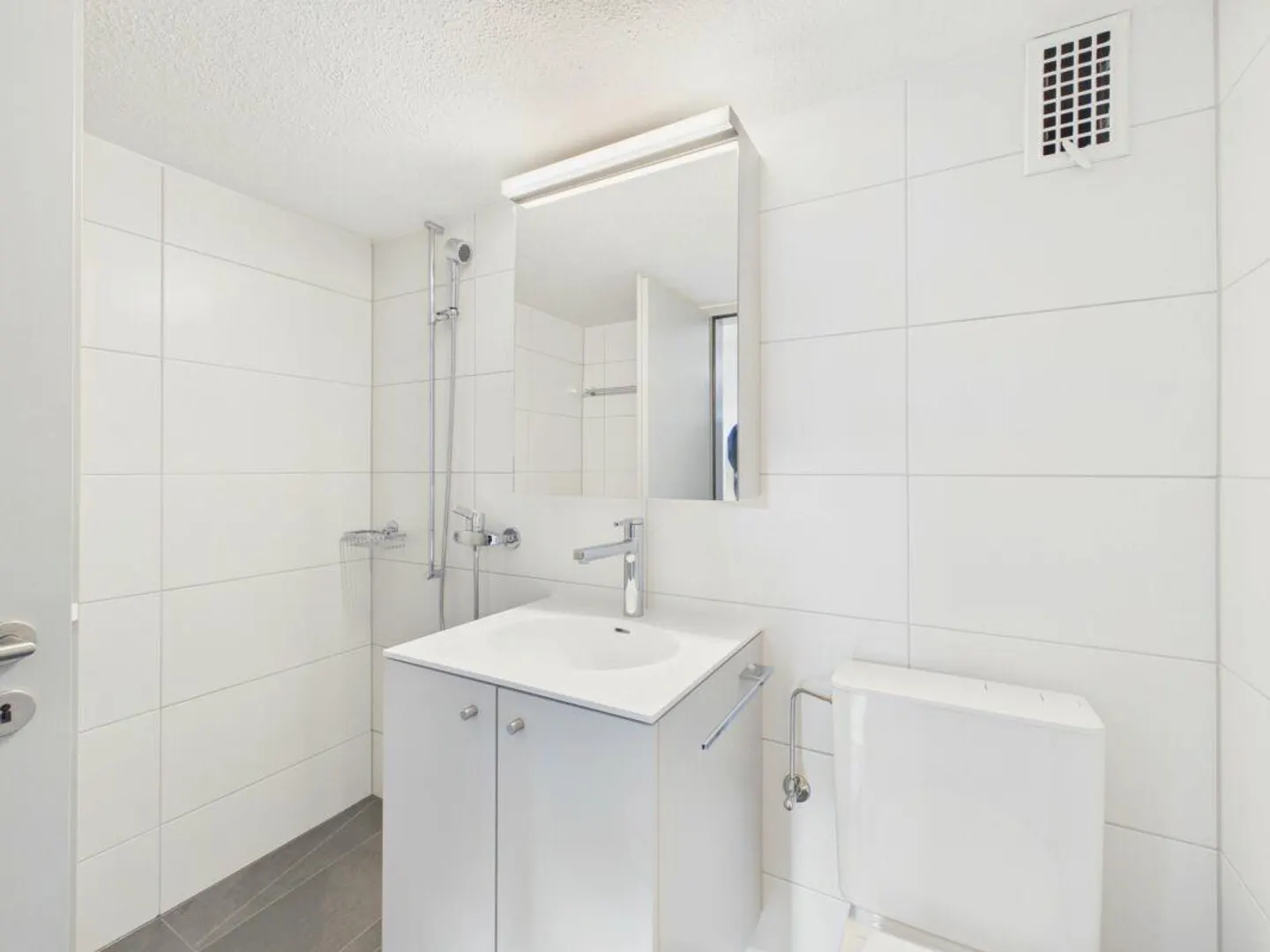 Attractive 3-room apartment in a central location - Photo 3 of 8