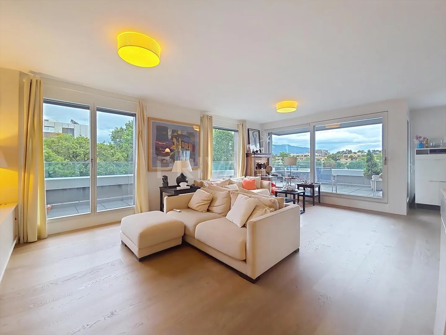 Magnificent contemporary apartment with spacious terrace - Photo 1 of 11