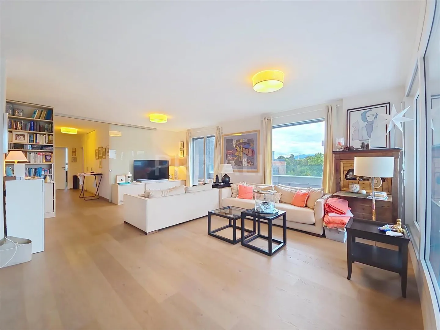 Magnificent contemporary apartment with spacious terrace - Photo 2 of 11