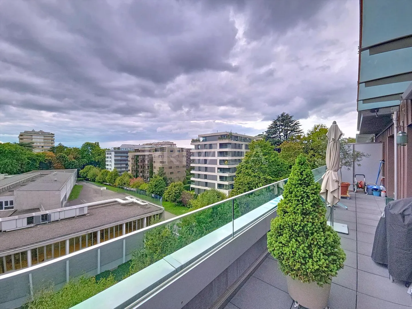 Magnificent contemporary apartment with spacious terrace - Photo 10 of 11