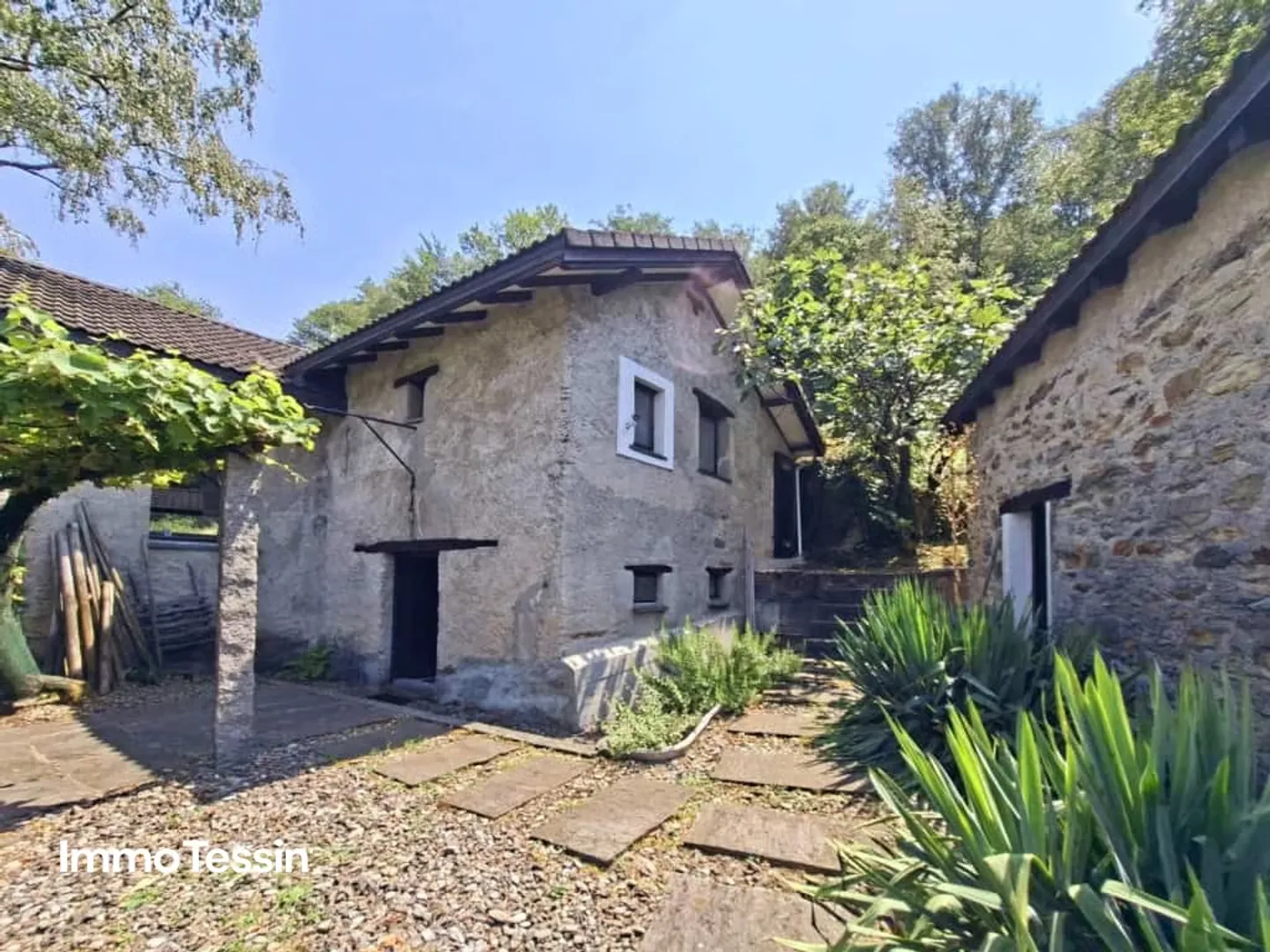 UNIQUE: Property with two Rustico and separate studio in panoramic location with far-reaching views and huge plot - Photo 2 of 13