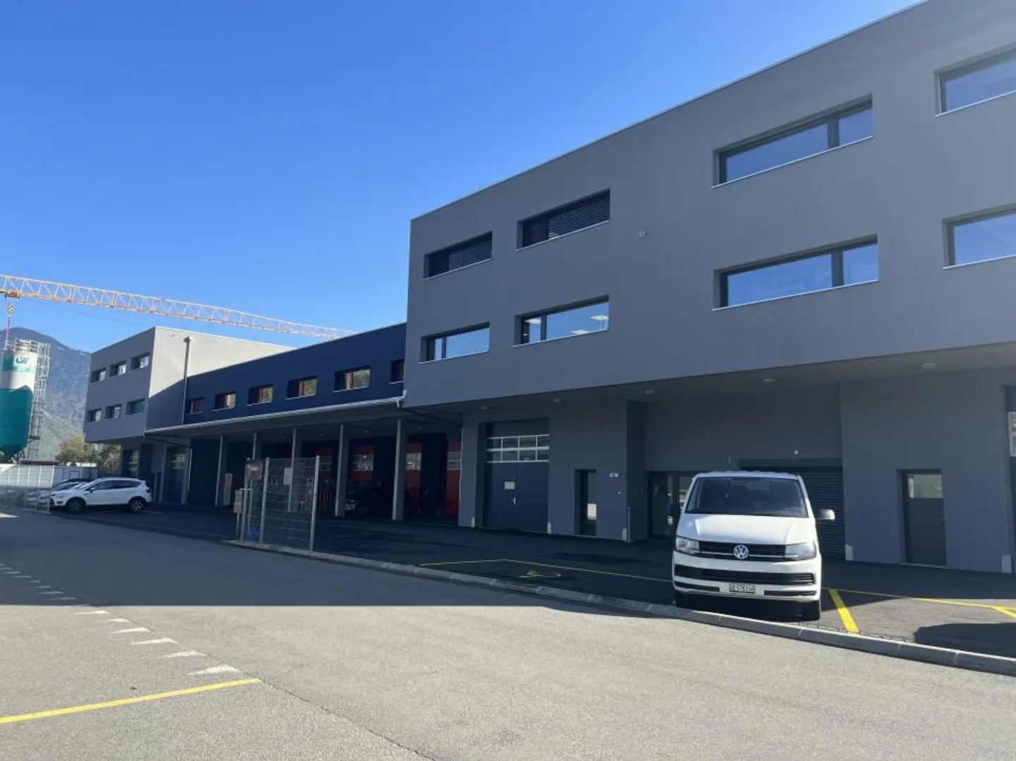 Industriehalle in Collombey im 1. Stock, Lot E 27 - Foto 1 von 8