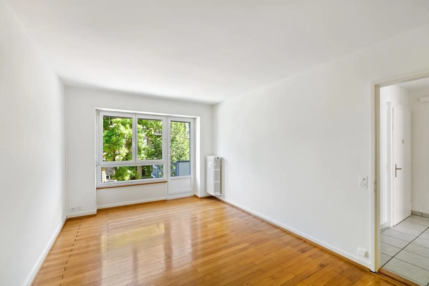 Appartement lumineux de 2,5 pièces dans un emplacement attrayant à Bâle - Photo 2 sur 10