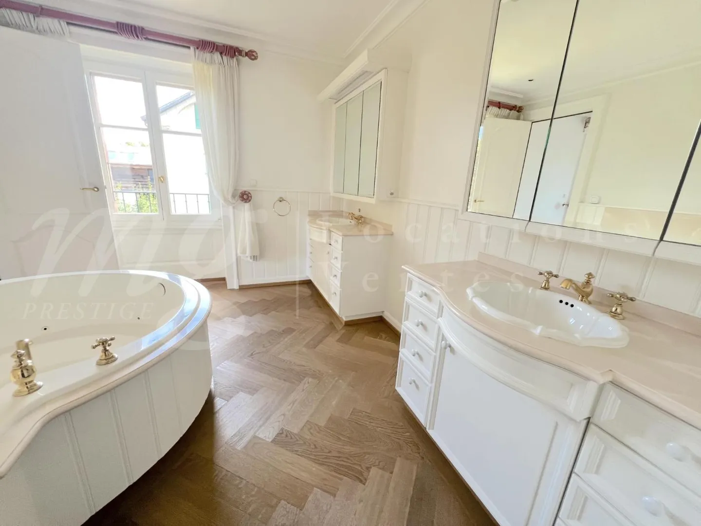 GRANDE CASA PADRONALE CON 12 STANZE CON MOLTO FASCINO - GIARDINO PRIVATO & - Foto 11 di 12