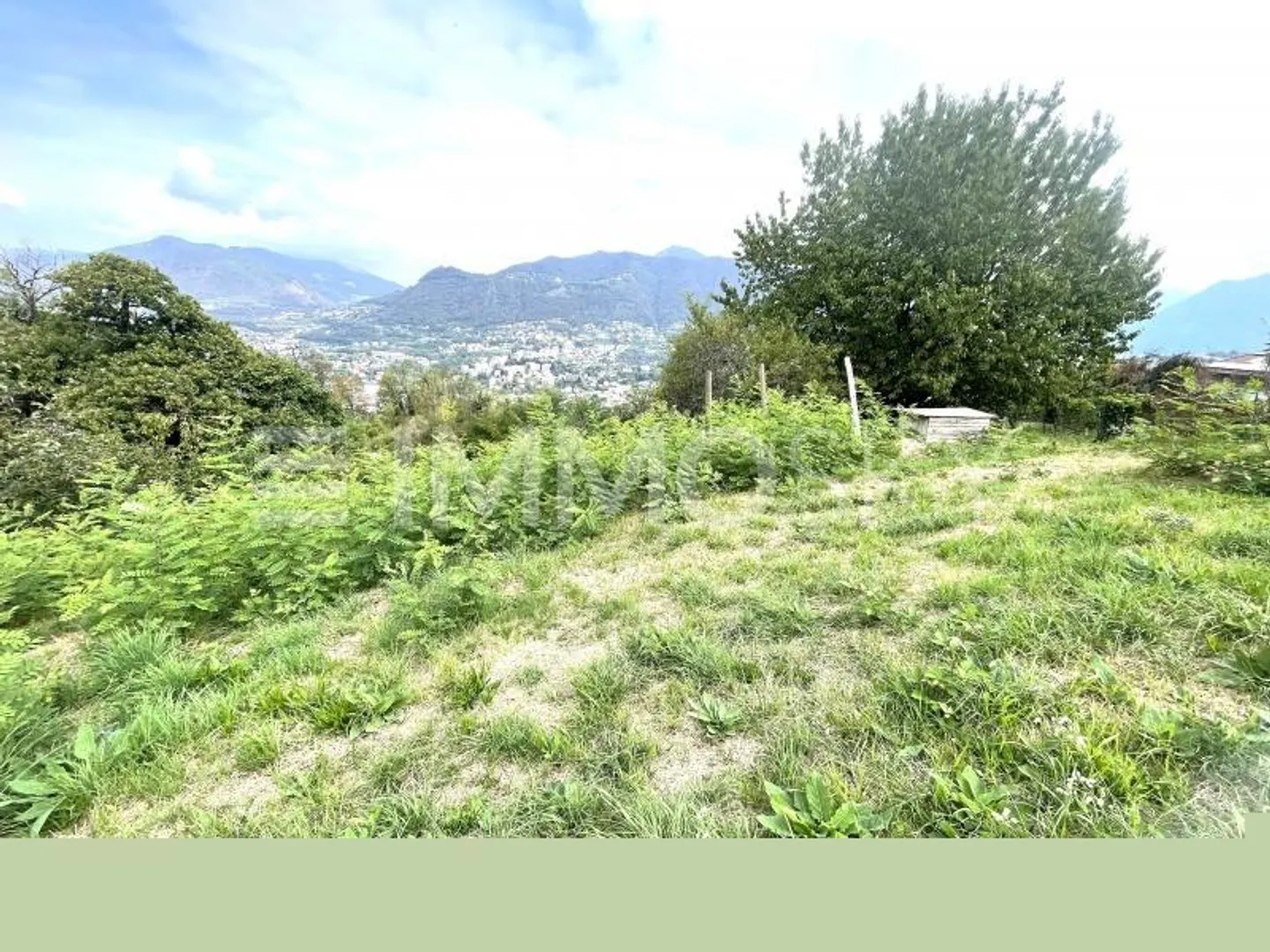 Grande parcelle RE3 dans une zone résidentielle étendue - Photo 1 sur 5