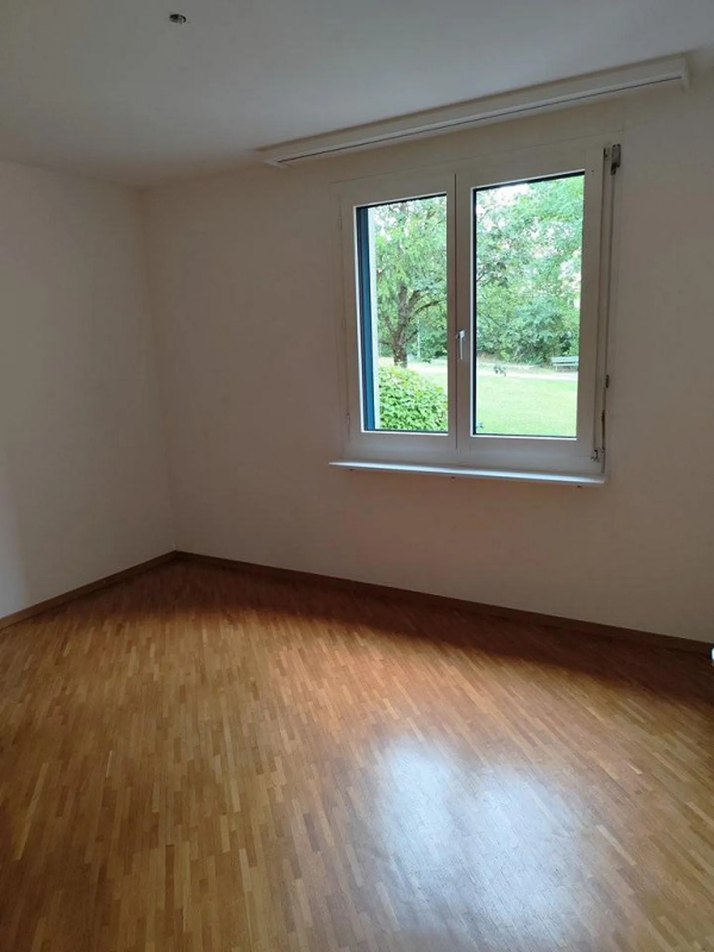 Bright Apartment in Zürich-Höngg - Photo 10 of 12
