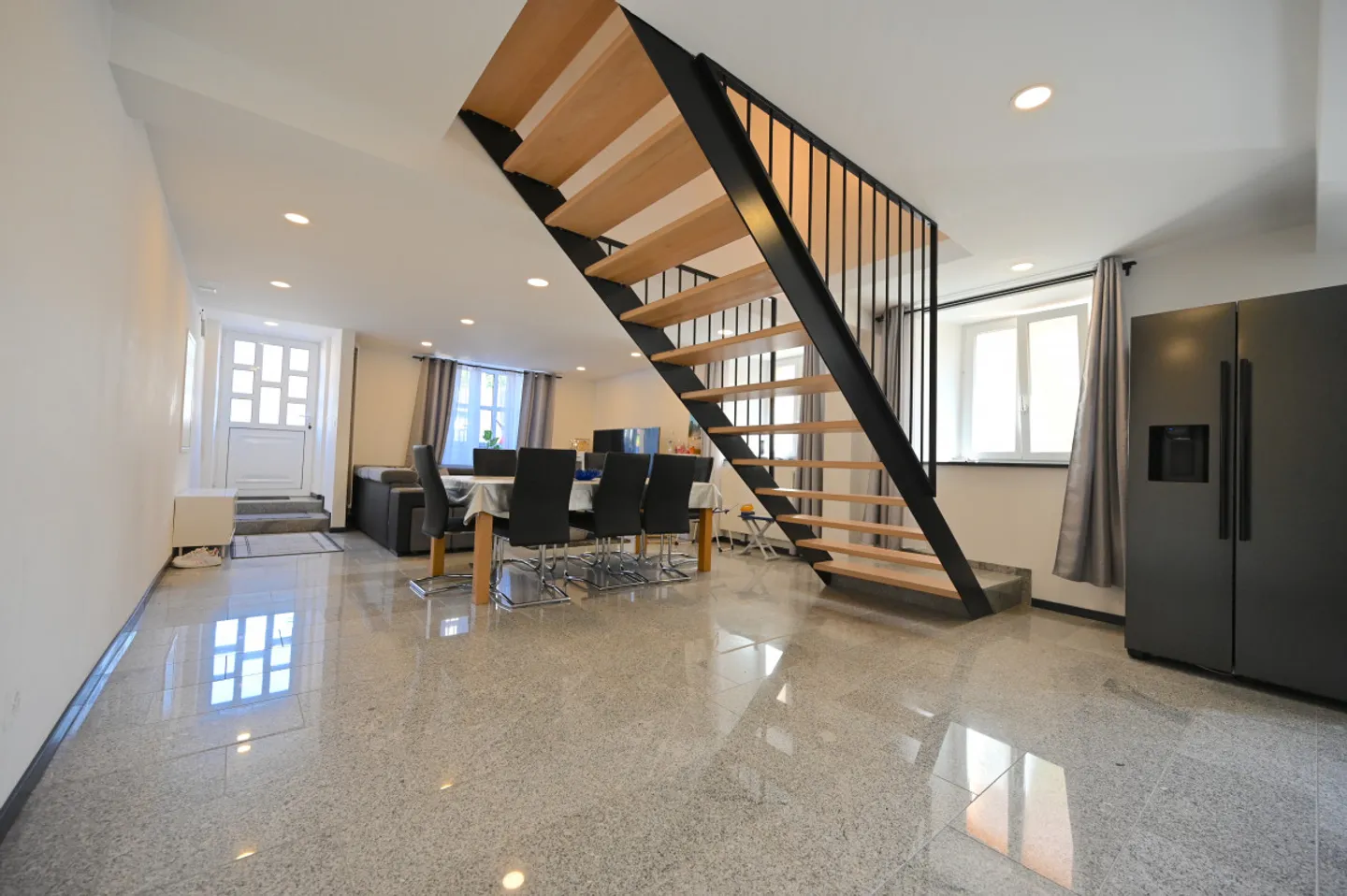 RENTAL BUILDING - Photo 2 of 9