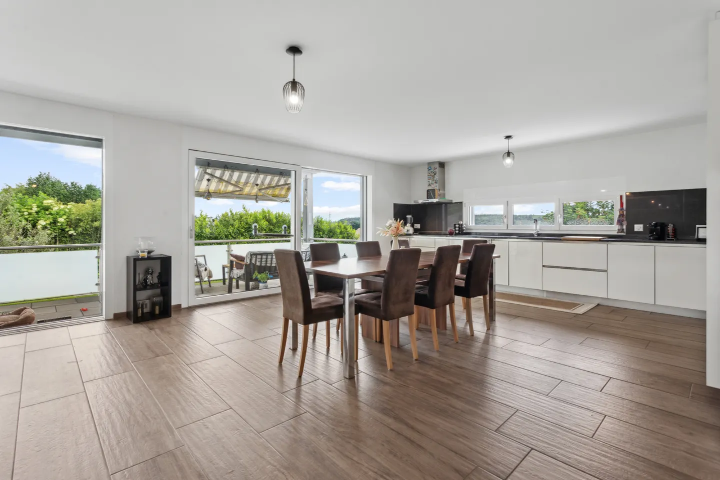 Bellissimo appartamento moderno di 4,5 stanze a Misery - Foto 1 di 9