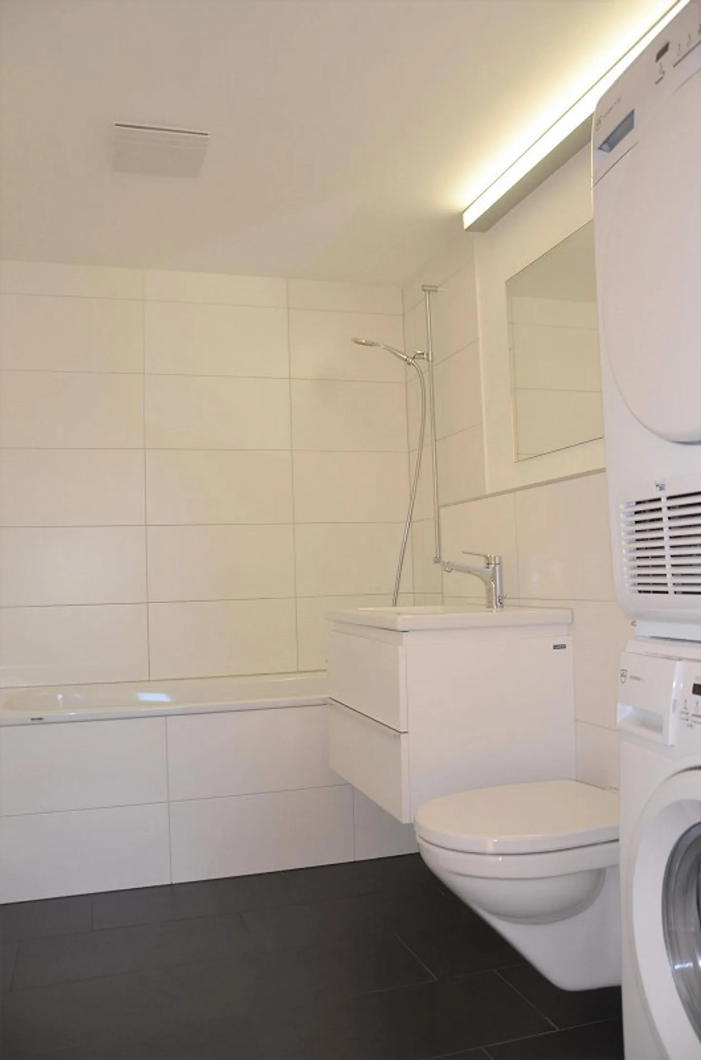 Exclusive, spacious 2.5-room loft apartment with washing tower - Photo 7 of 8