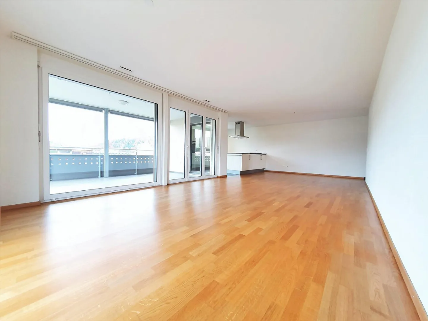 Moderne Wohnung mit grossem Balkon - Foto 1 von 10