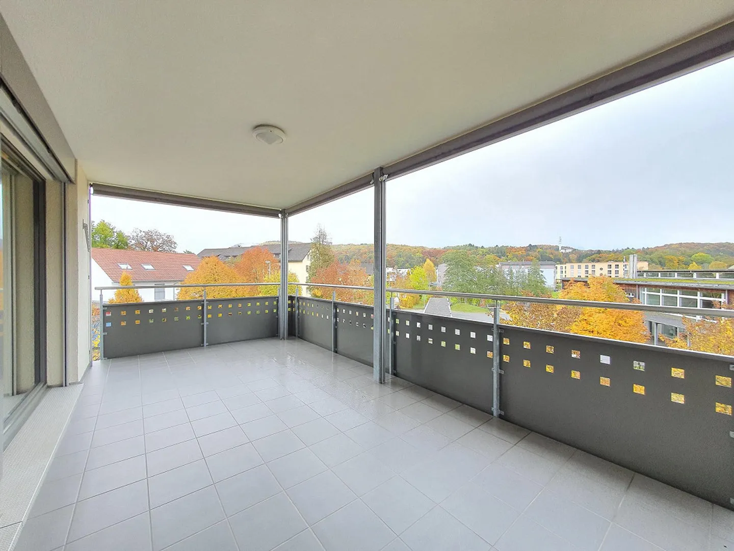 Moderne Wohnung mit grossem Balkon - Foto 9 von 10