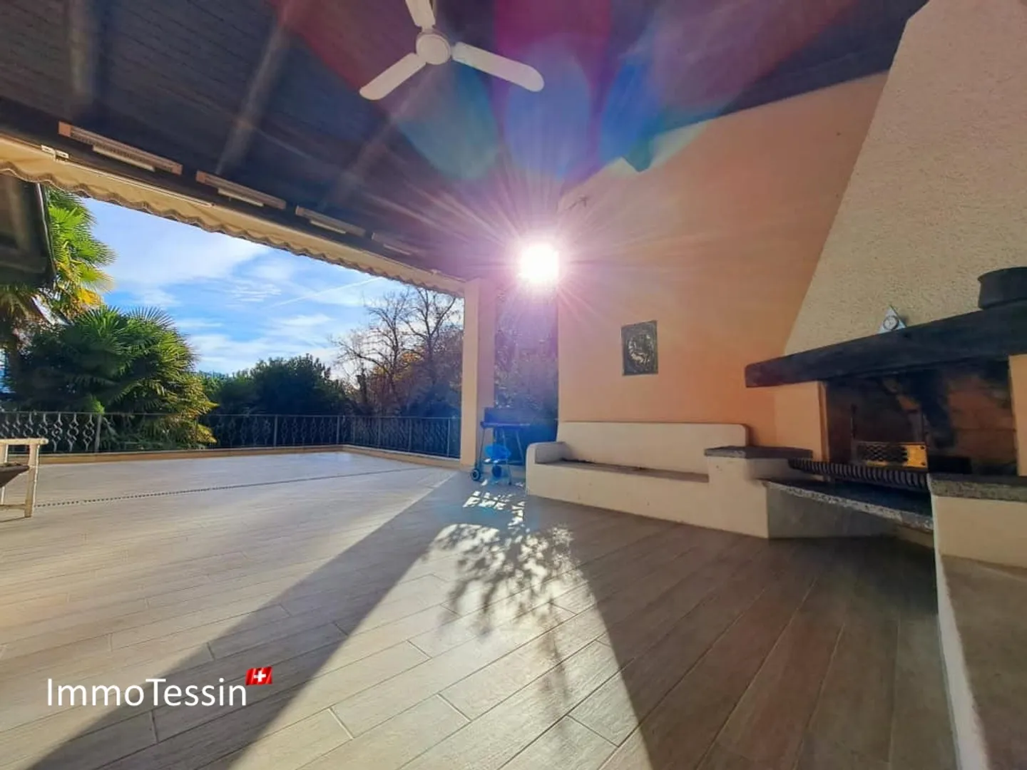 Villa di lusso esclusiva con piscina coperta, giardino e vista lago in posizione privilegiata, con bosco privato per 100% di privacy vicino a Lugano - Foto 7 di 13