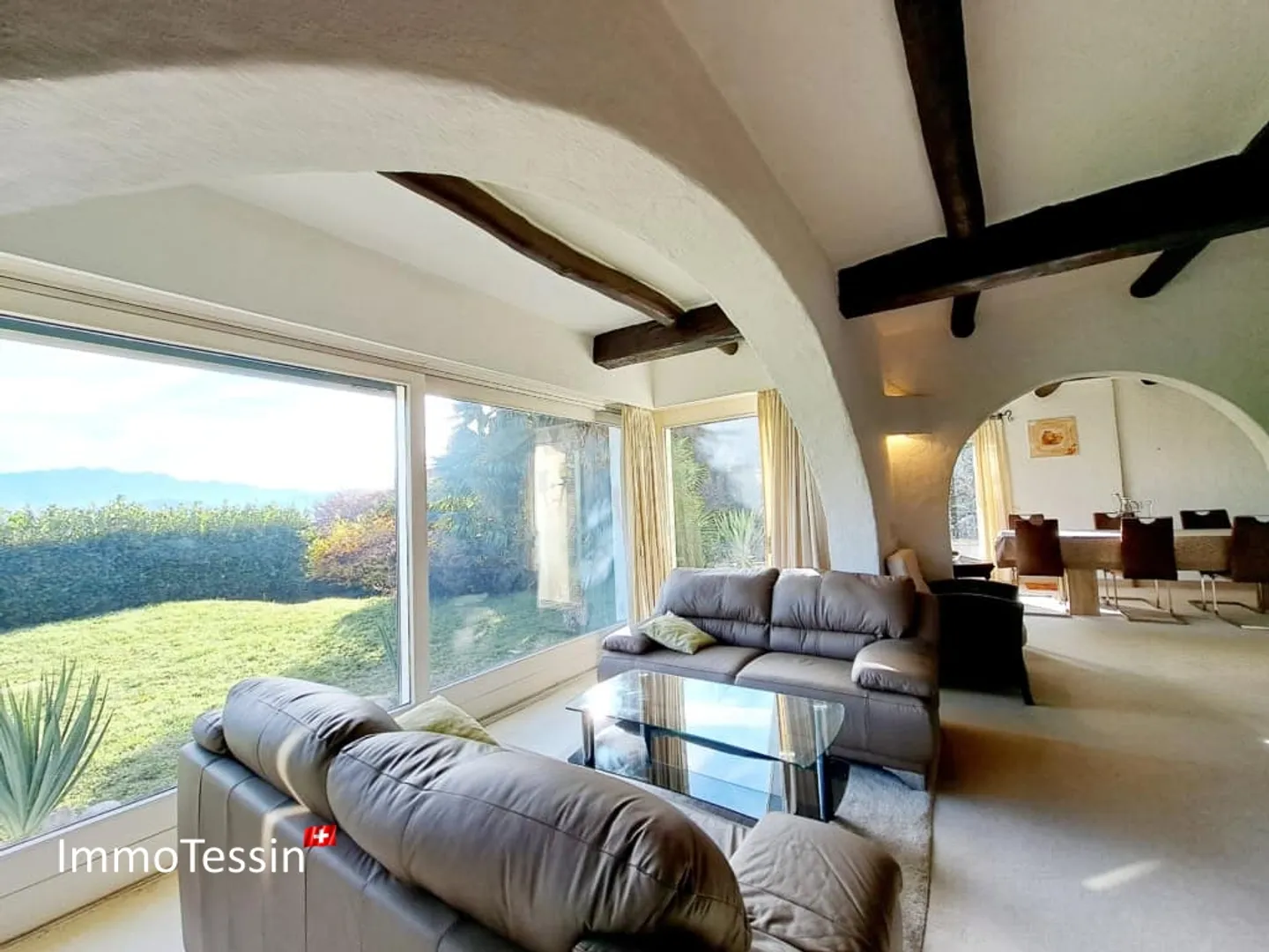 Villa di lusso esclusiva con piscina coperta, giardino e vista lago in posizione privilegiata, con bosco privato per 100% di privacy vicino a Lugano - Foto 8 di 13