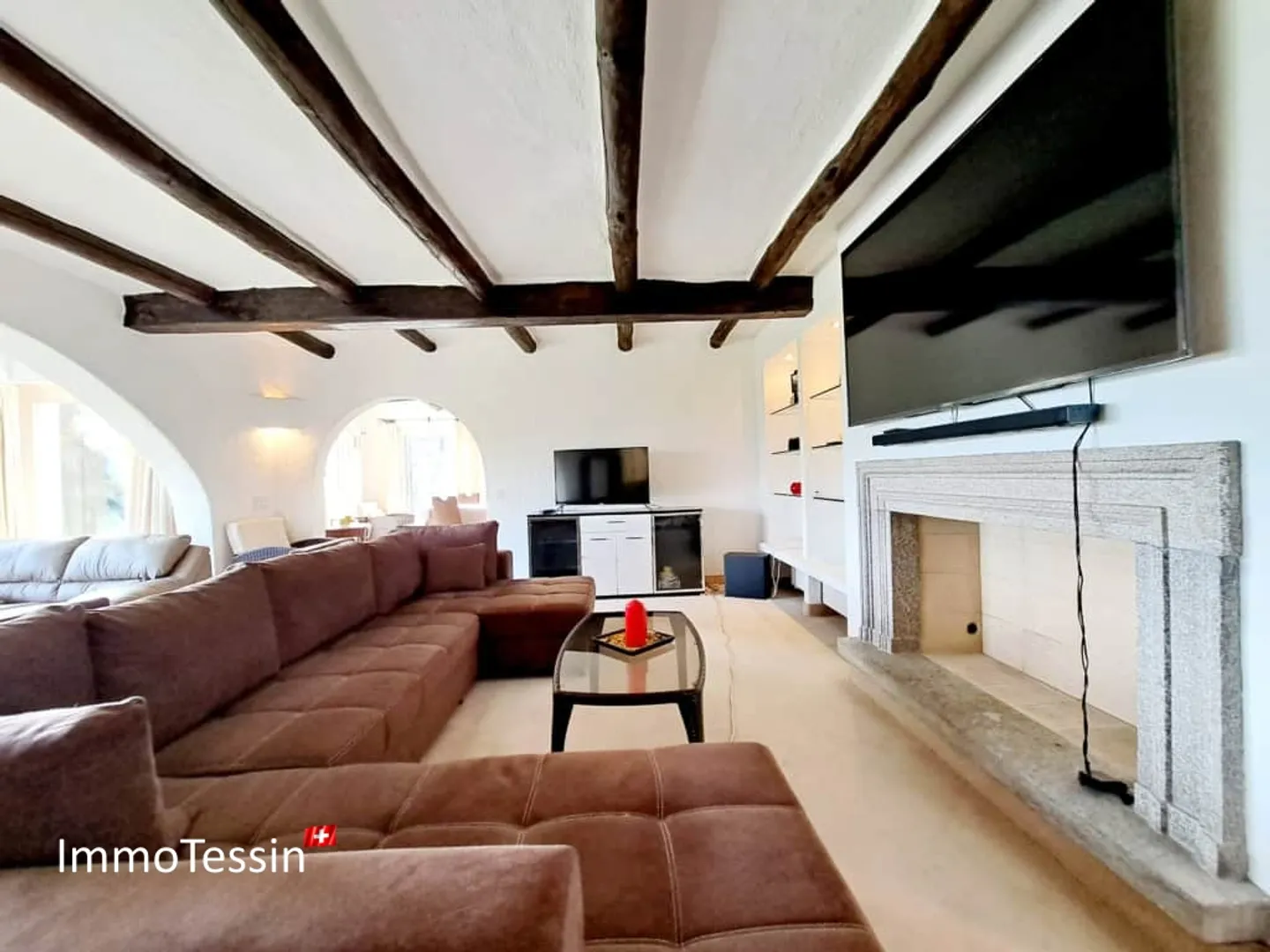 Villa di lusso esclusiva con piscina coperta, giardino e vista lago in posizione privilegiata, con bosco privato per 100% di privacy vicino a Lugano - Foto 9 di 13