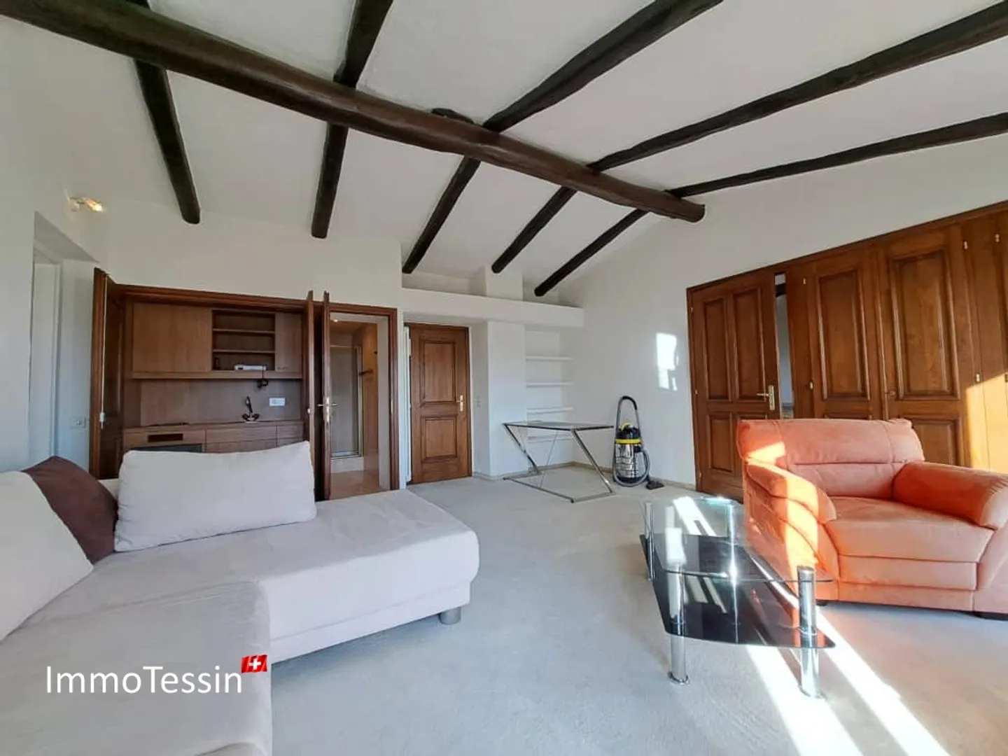 Villa di lusso esclusiva con piscina coperta, giardino e vista lago in posizione privilegiata, con bosco privato per 100% di privacy vicino a Lugano - Foto 10 di 13