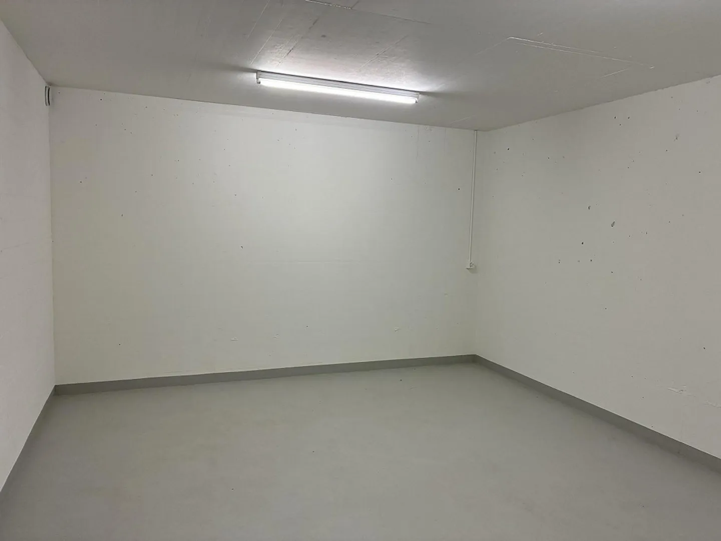 Salle de loisirs/de bricolage à Kloten disponible immédiatement ou sur rendez-vous ! - Photo 3 sur 4