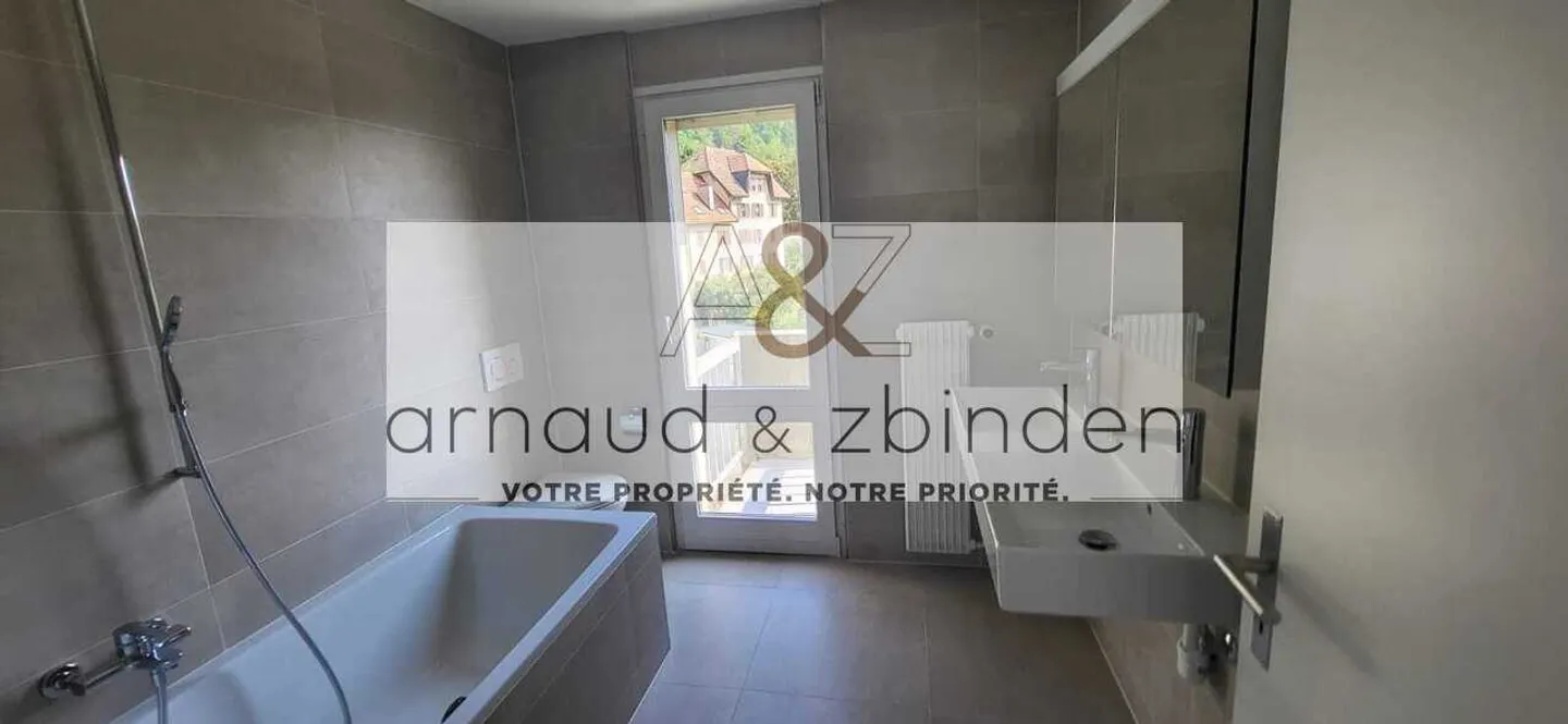 Appartamento di 4,5 locali con balcone e garage a Saint-Imier - Foto 2 di 6