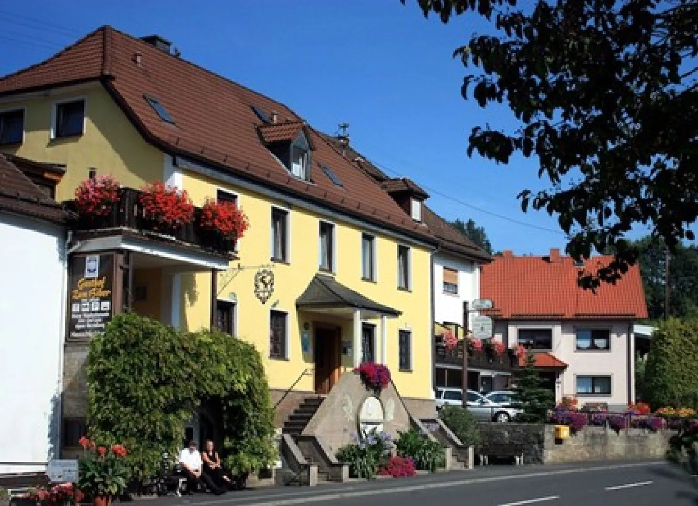 Hotel-Restaurant with History and Character - West of Bern - Photo 5 of 5