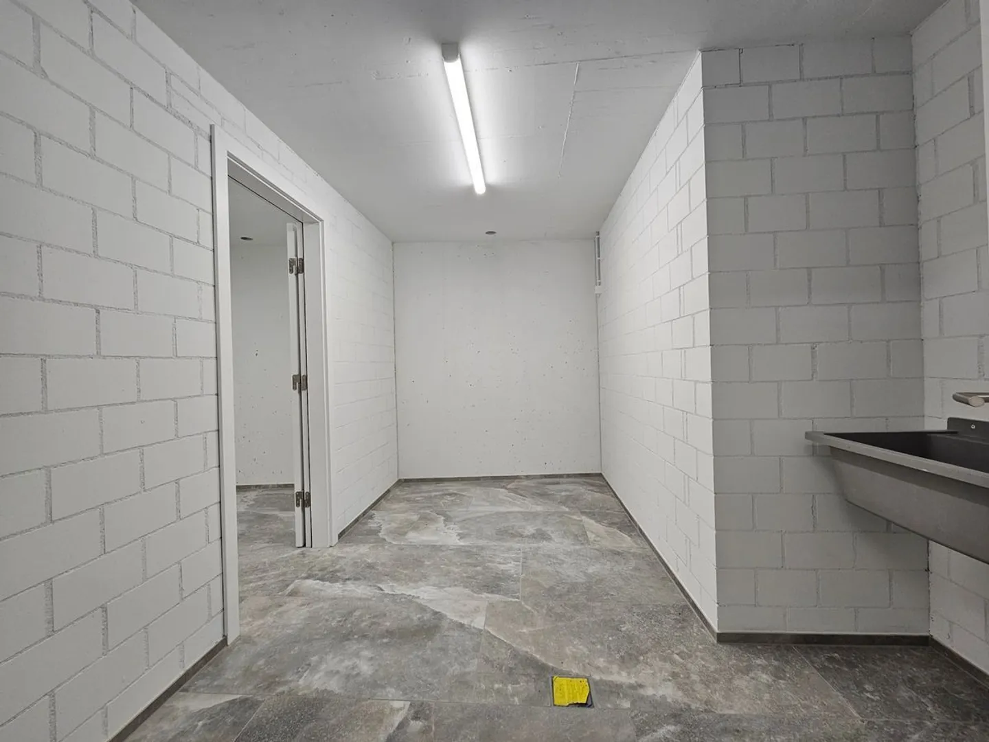 Nuova costruzione in posizione privilegiata con ampia terrazza (40 m²) e lavanderia e cantina private (17,4 m²). L'appartamento può anche essere affittato arredato su richiesta. - Foto 5 di 9