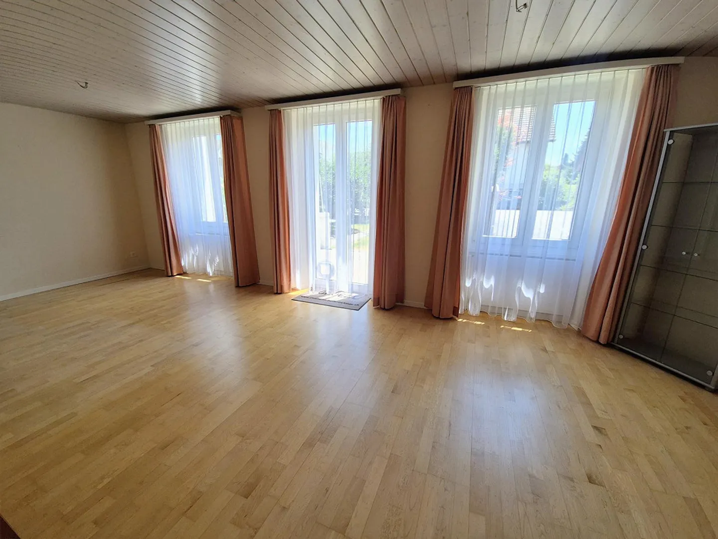 5 ½ - Room Ground Floor Apartment in Gunzgen – Lots of Space to Live - Photo 1 of 11