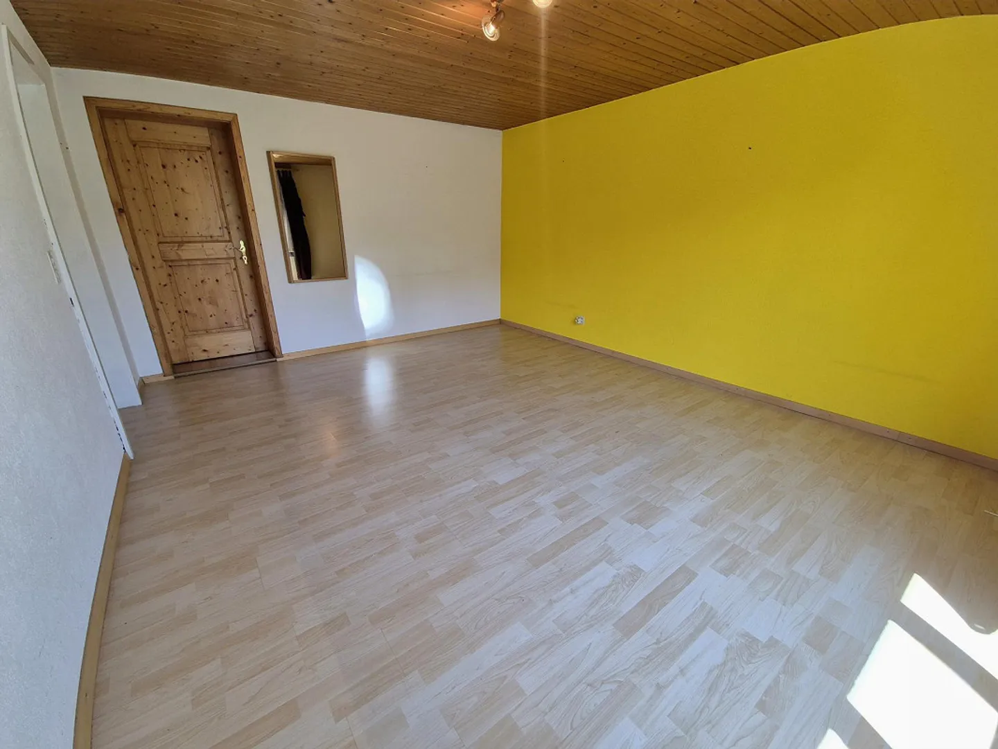5 ½ - Room Ground Floor Apartment in Gunzgen – Lots of Space to Live - Photo 4 of 11