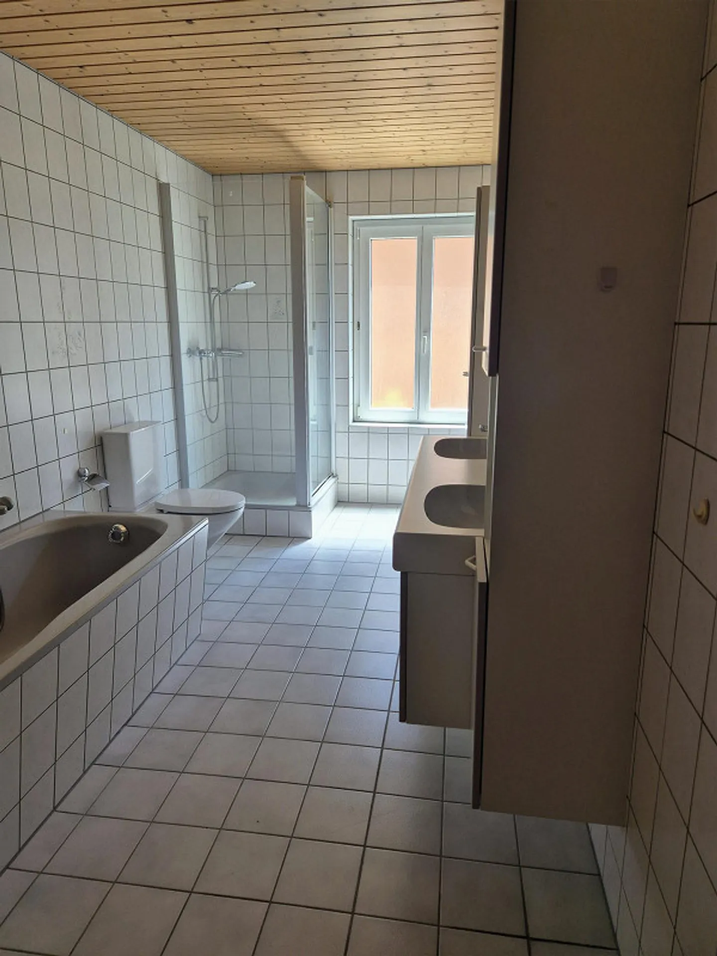 5 ½ - Room Ground Floor Apartment in Gunzgen – Lots of Space to Live - Photo 8 of 11