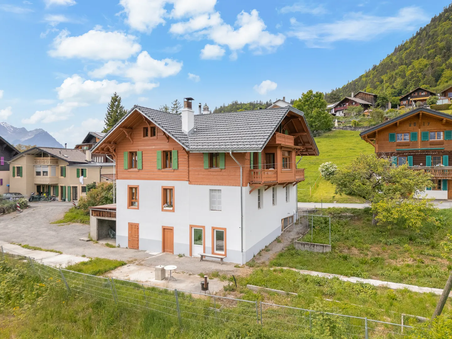 Renovated with charm and authenticity in the heart of a quiet village - Photo 11 of 11