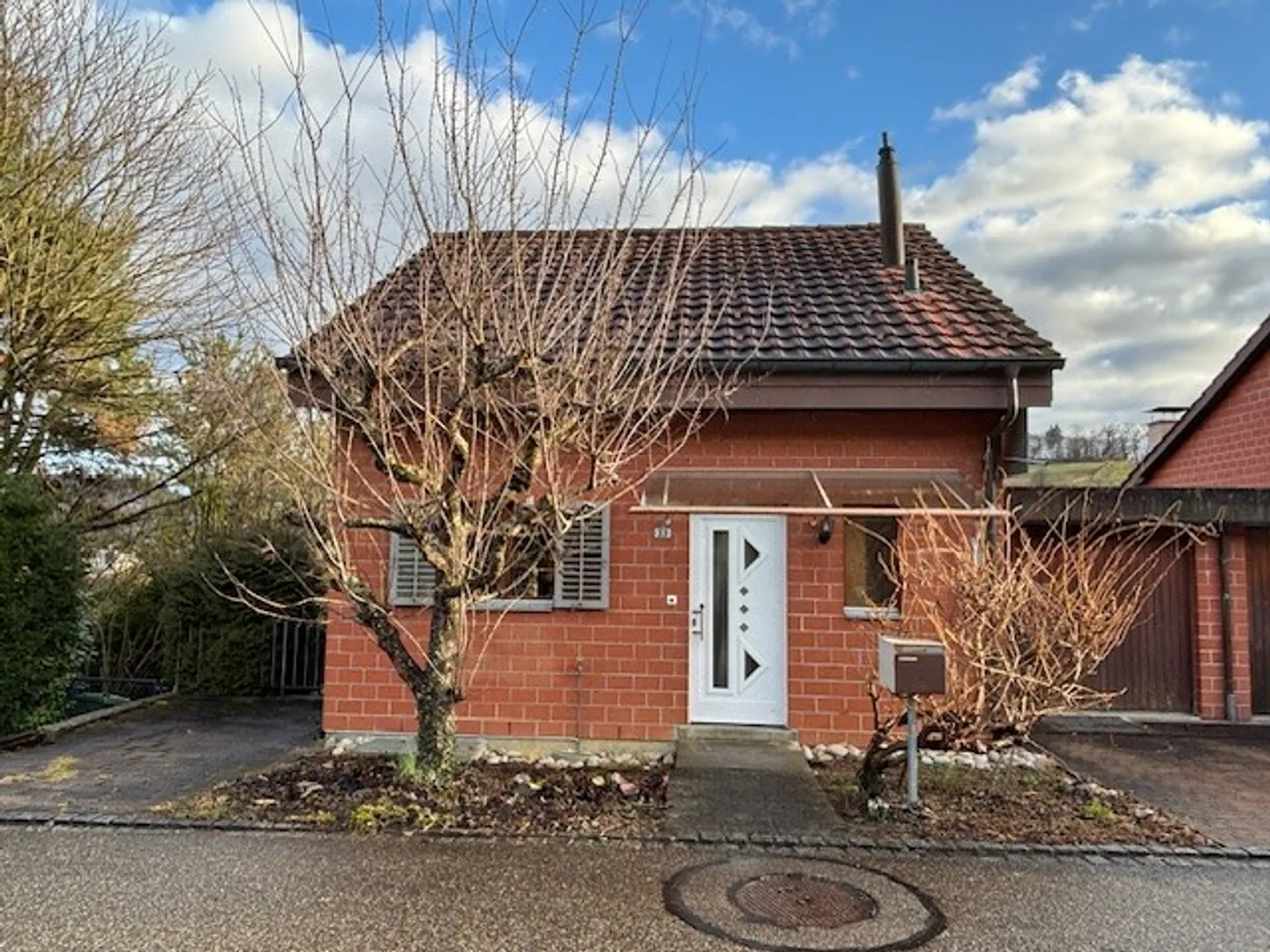 Charmante maison jumelée dans un endroit calme de Frenkendorf - Photo 1 sur 25