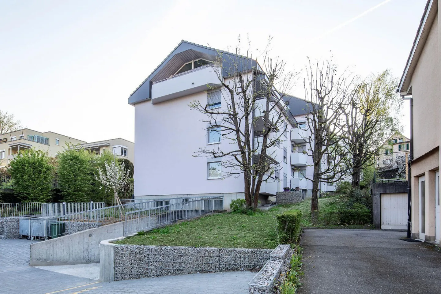 Modernes Apartment in Binningen - Foto 1 von 8