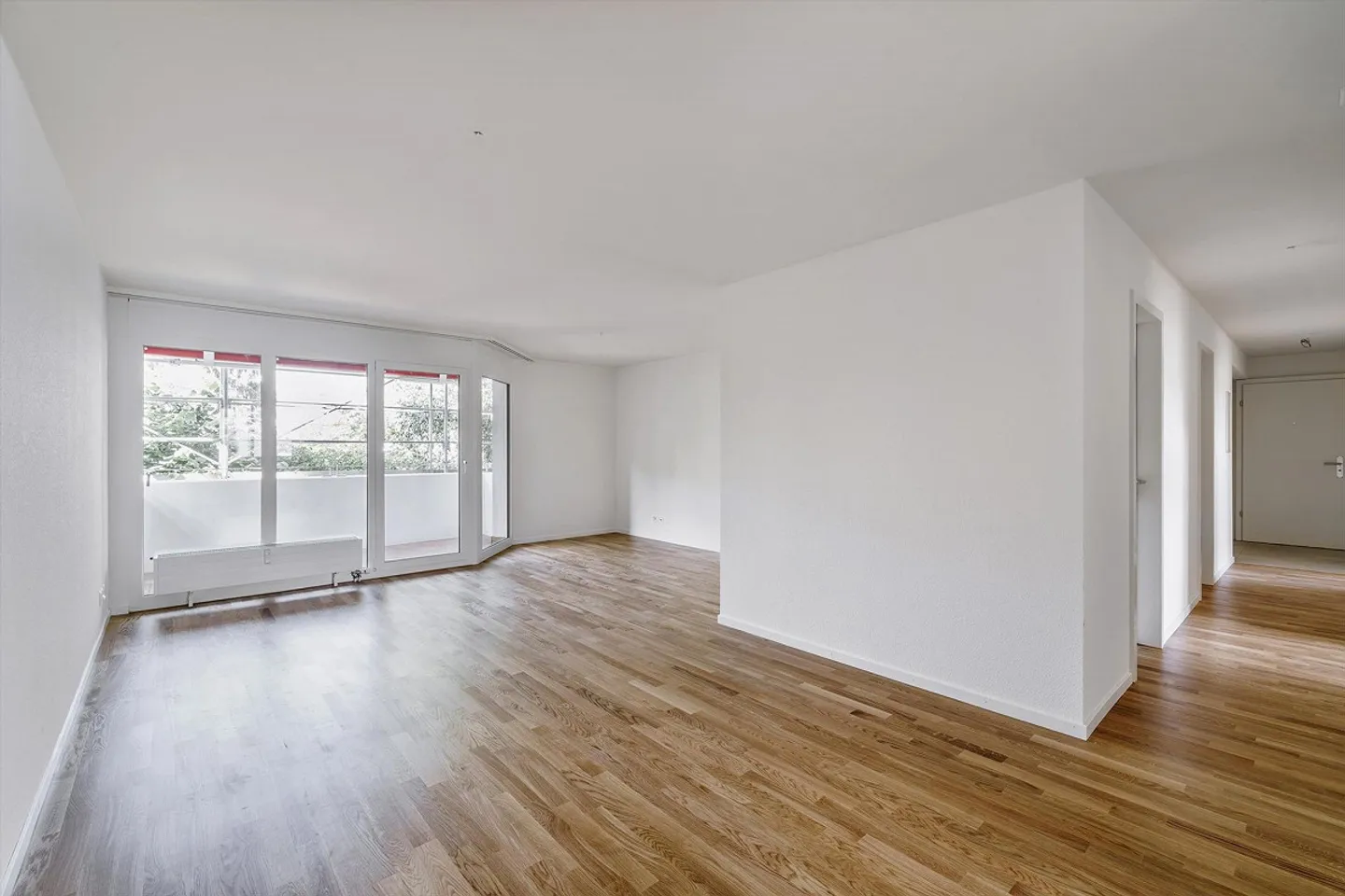 Modernes Apartment in Binningen - Foto 2 von 8