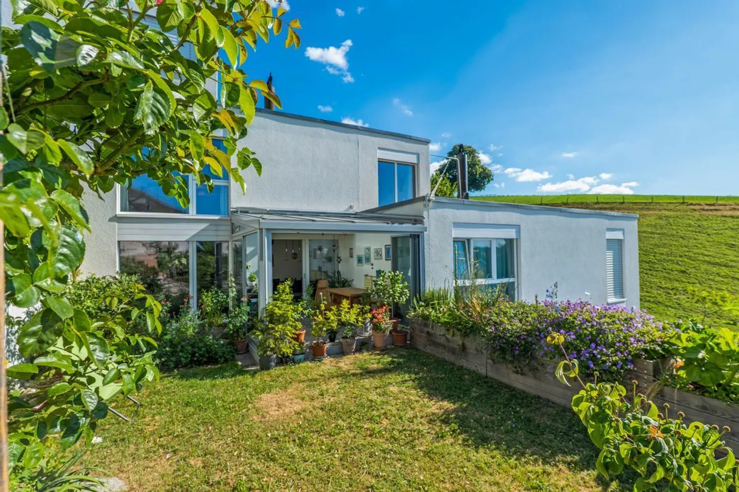 Stepped house for sale - Photo 1 of 7