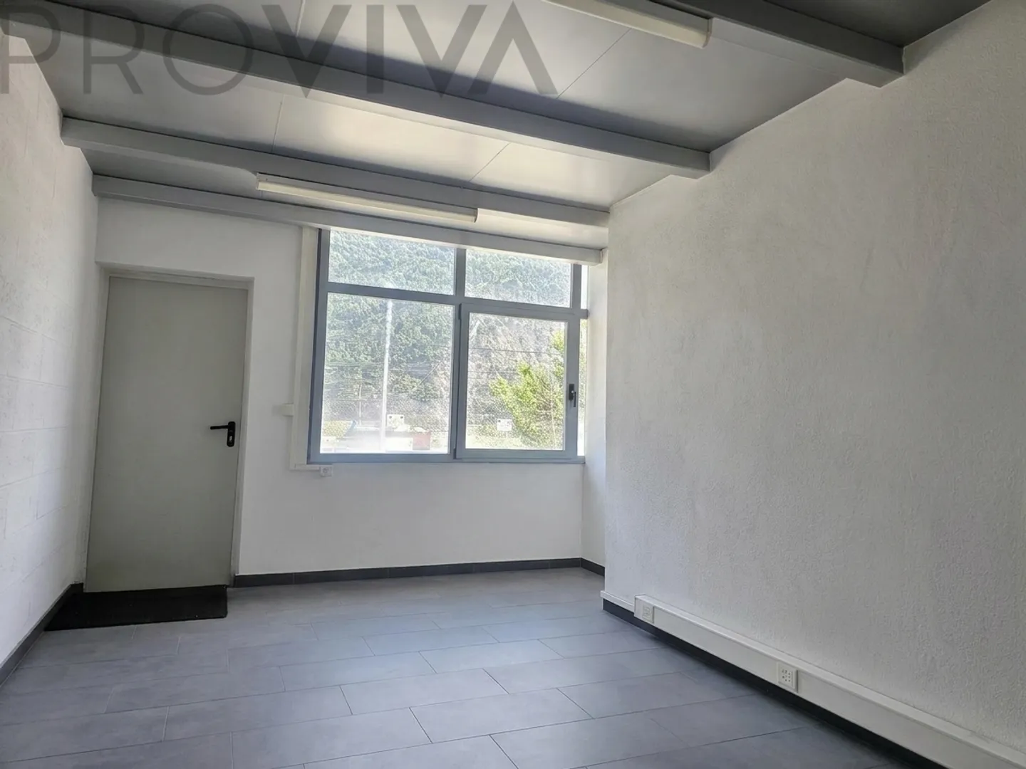 Commercial Space in St-Pierre - Photo 2 of 5