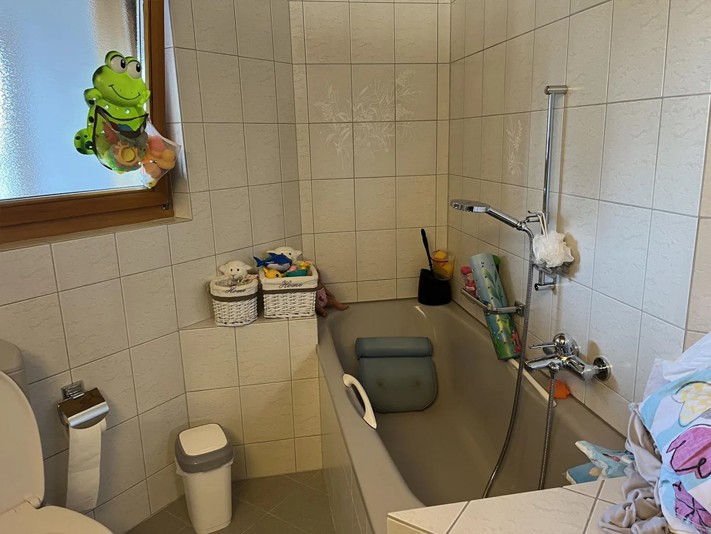 Ampio appartamento attico di 4 1/2 stanze - Foto 4 di 8