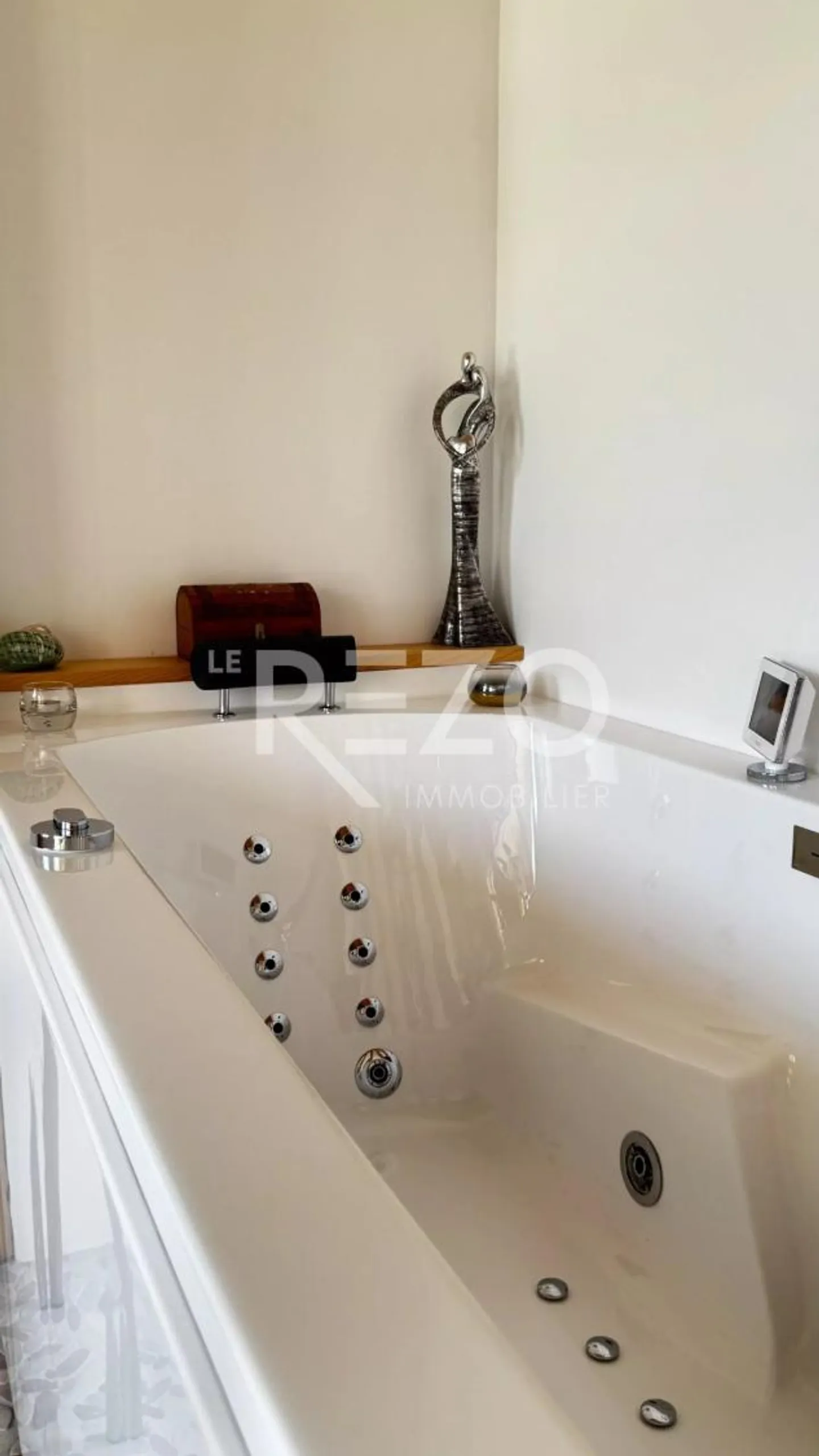 Zeitgenössische Villa mit Aussicht - Foto 8 von 13