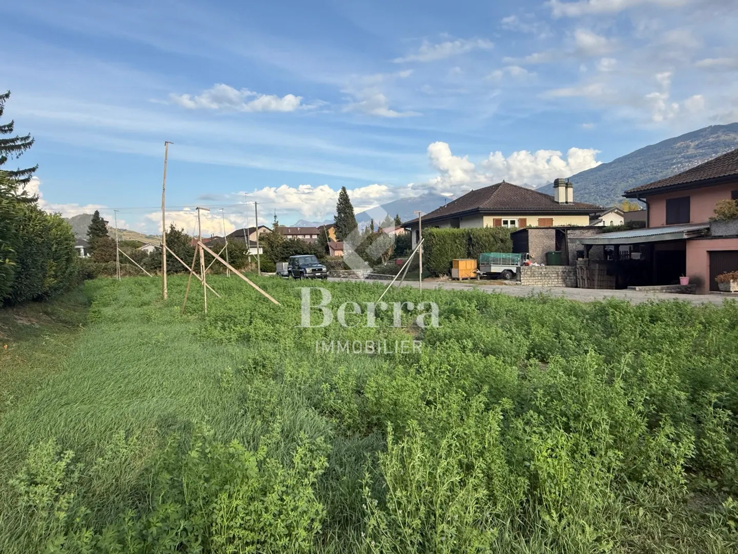 Contemporary Villa with Garden - Photo 9 of 11