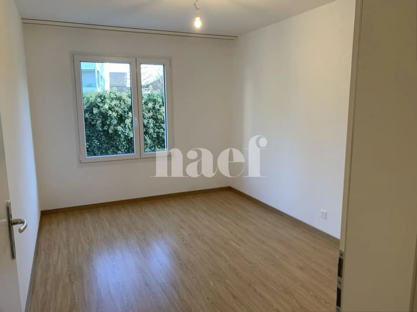 Beautiful 4.5-room apartment of approx. 95m2 on the ground floor with private terrace and garden - Photo 6 of 8