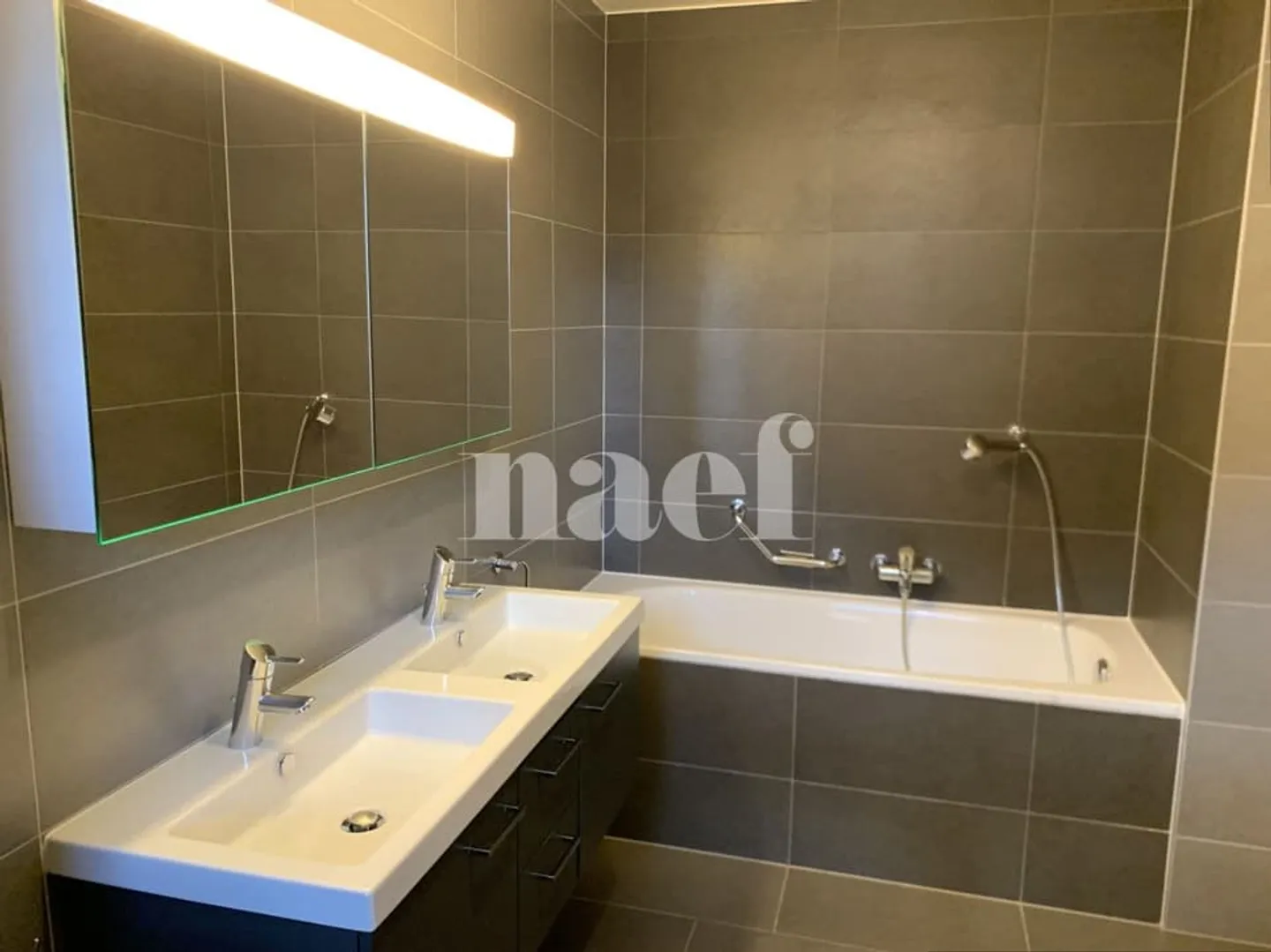 Beautiful 4.5-room apartment of approx. 95m2 on the ground floor with private terrace and garden - Photo 7 of 8