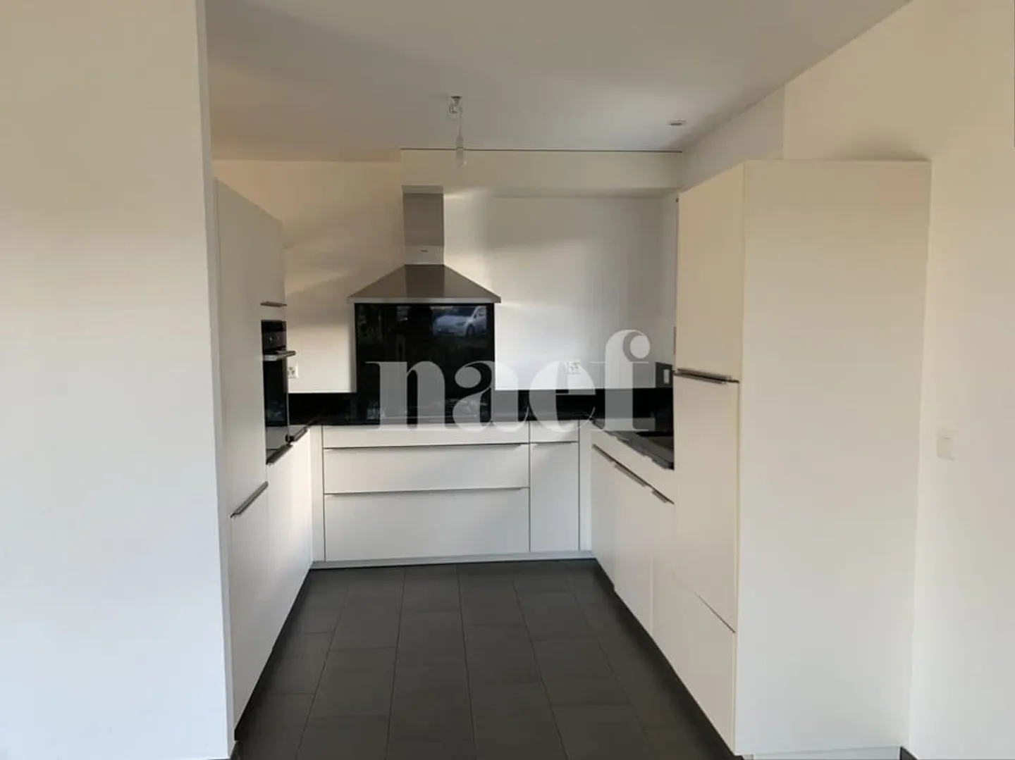 Beautiful 4.5-room apartment of approx. 95m2 on the ground floor with private terrace and garden - Photo 3 of 8